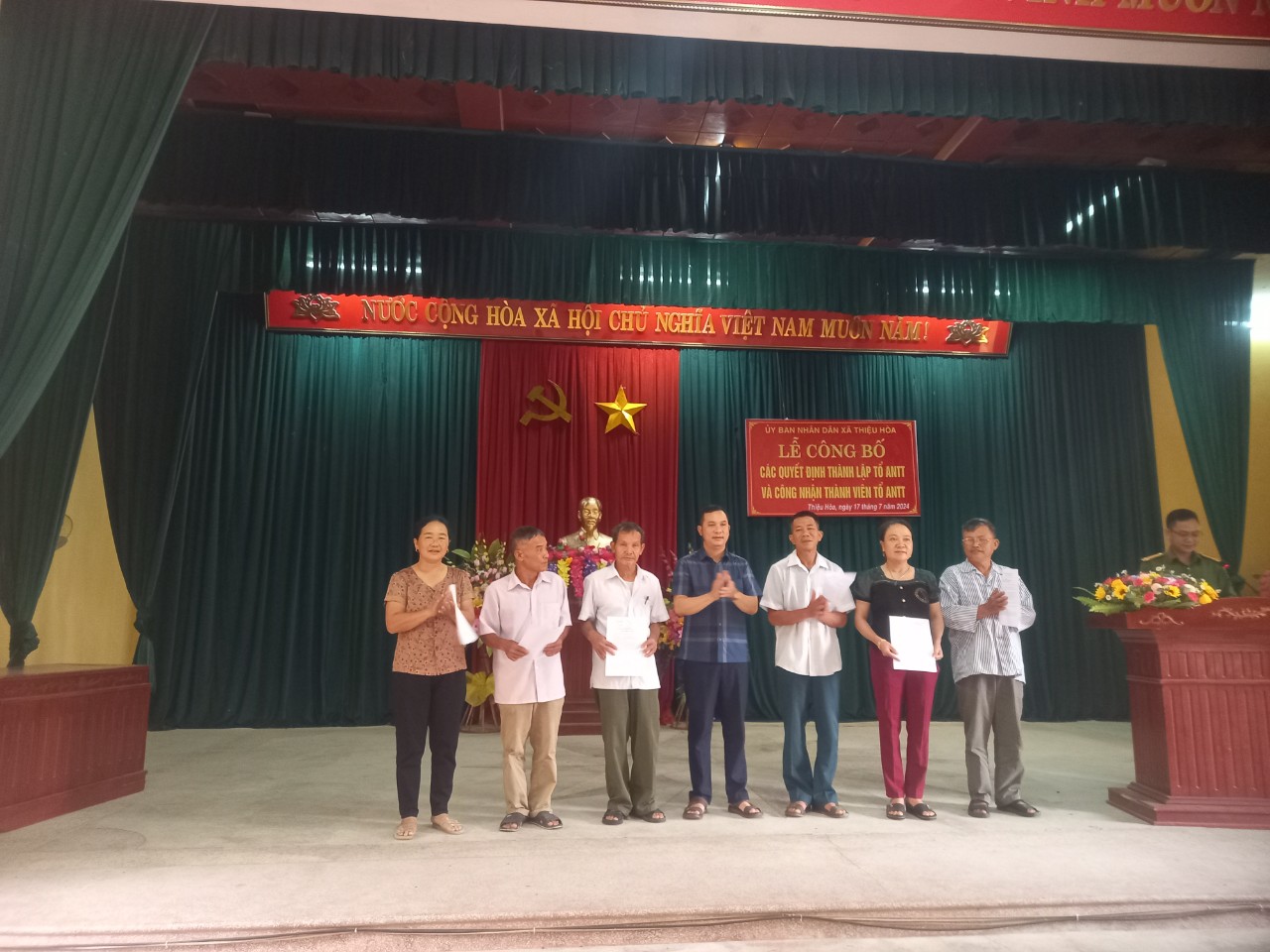 03-hoang chia tay.jpg