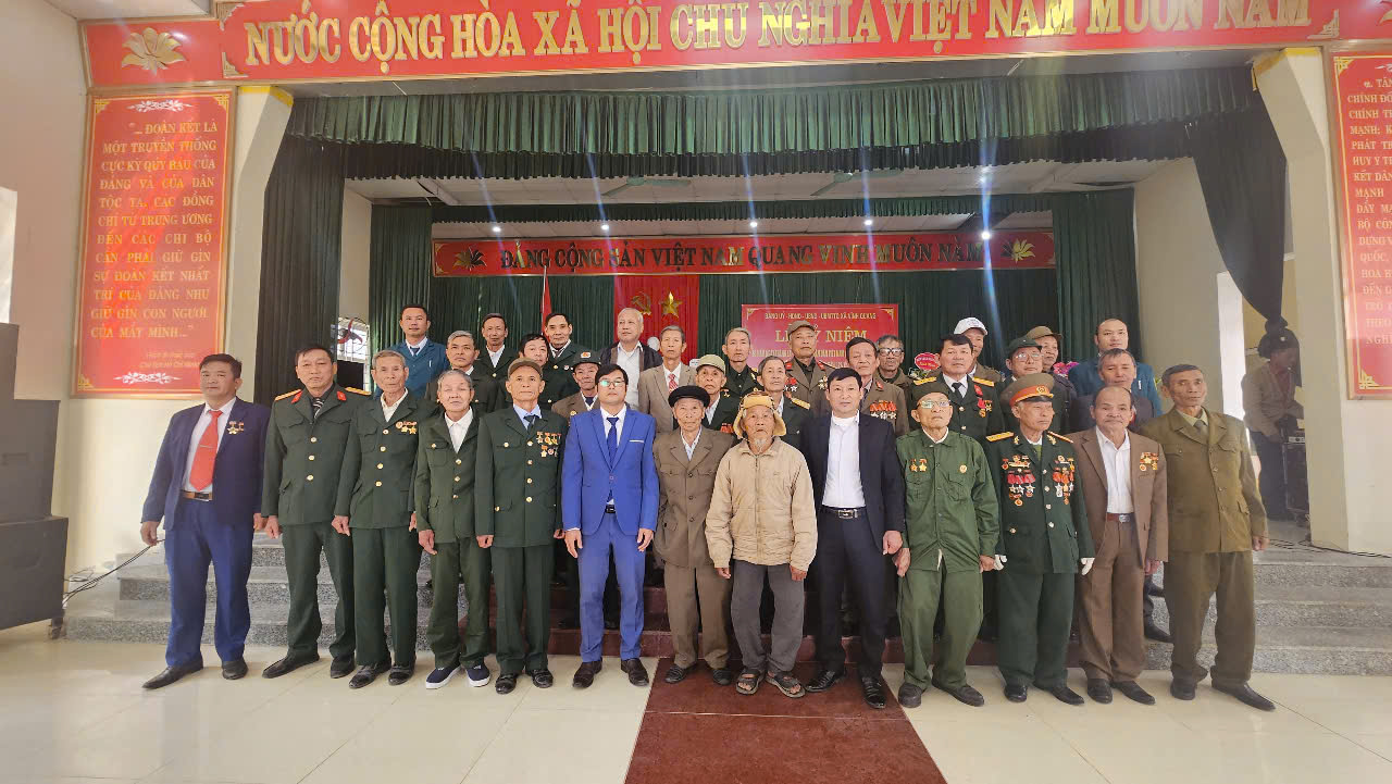 Xã Vĩnh Quang  tổ chức Lễ  kỷ niệm 80 năm ngày thành lập Quân đội nhân dân Việt Nam, 35 năm ngày hội Quốc phòng toàn dân và gặp mặt cán bộ Quân đội nghỉ công tác và lực lượng vũ trang trên địa bàn xã