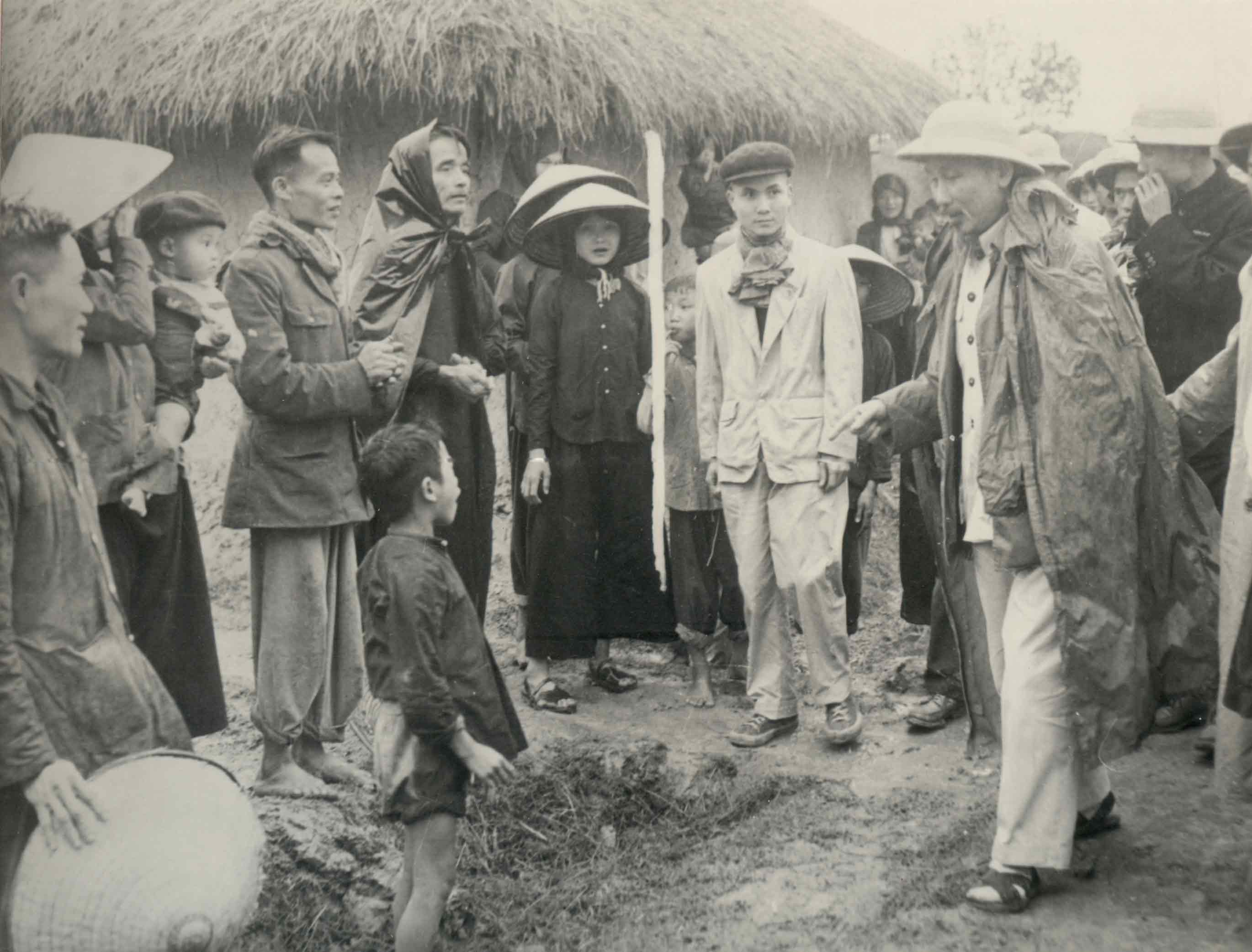 Bac-Ho-ve-Tan-Phong.jpg