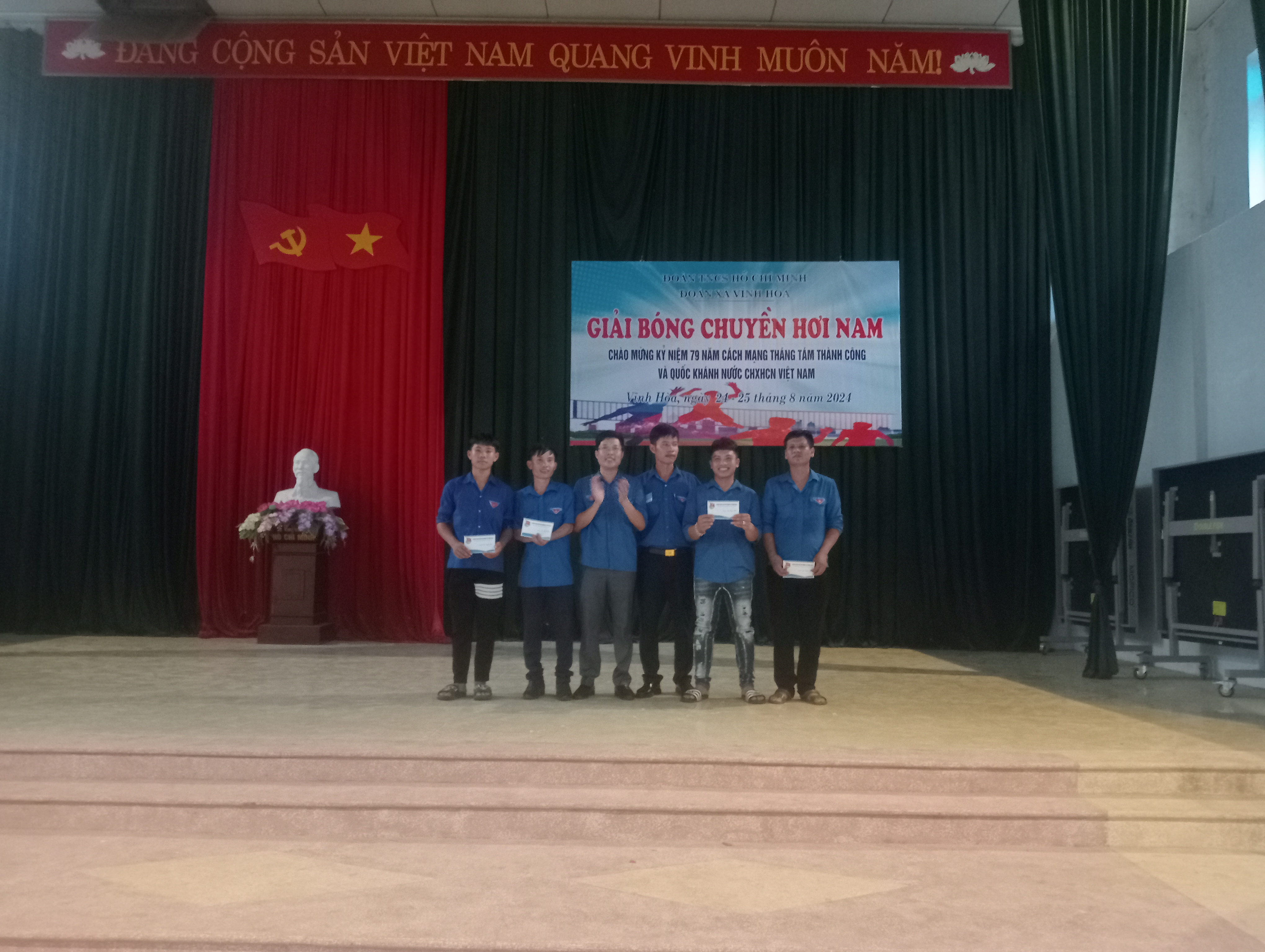 Anh-tin-bai