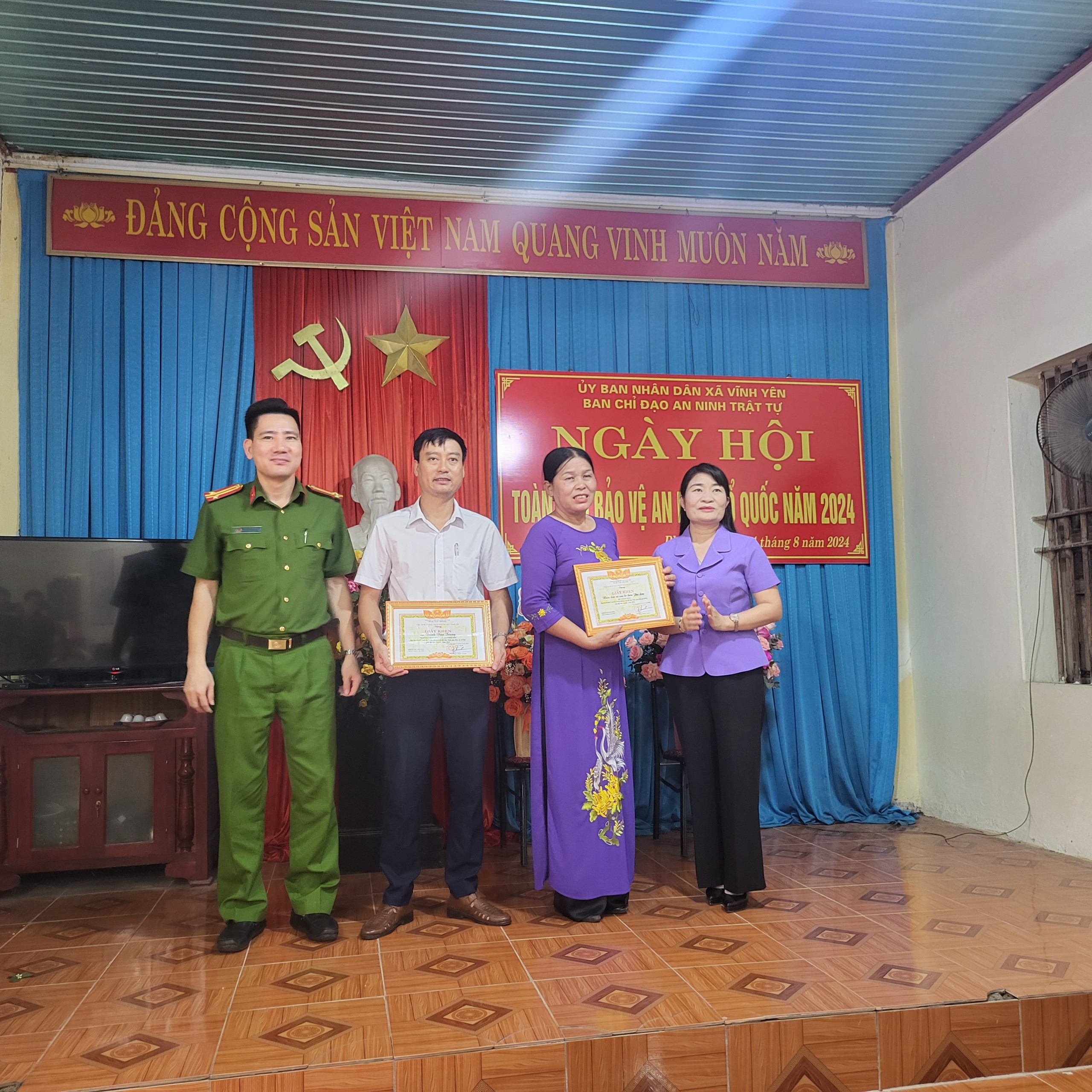 Anh-tin-bai