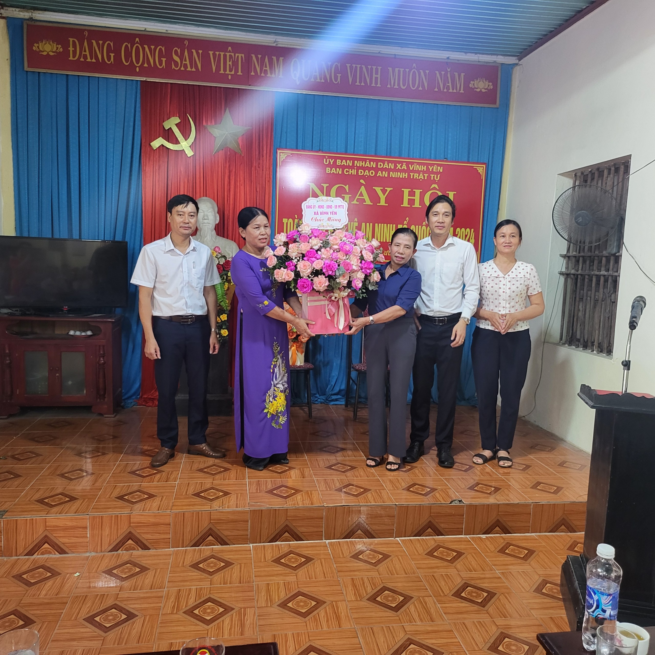 Anh-tin-bai