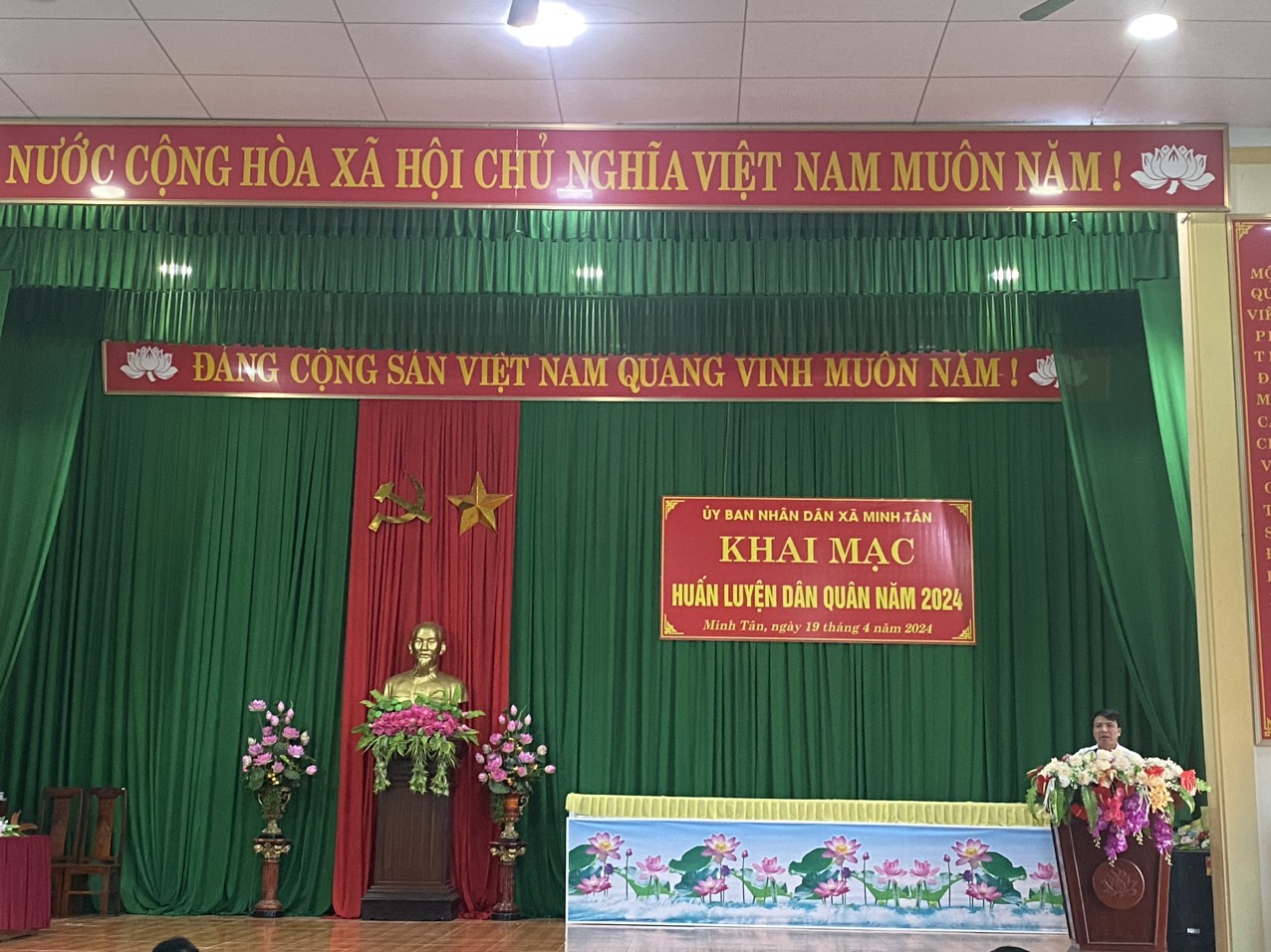 huấn luyện a hùng.jpg