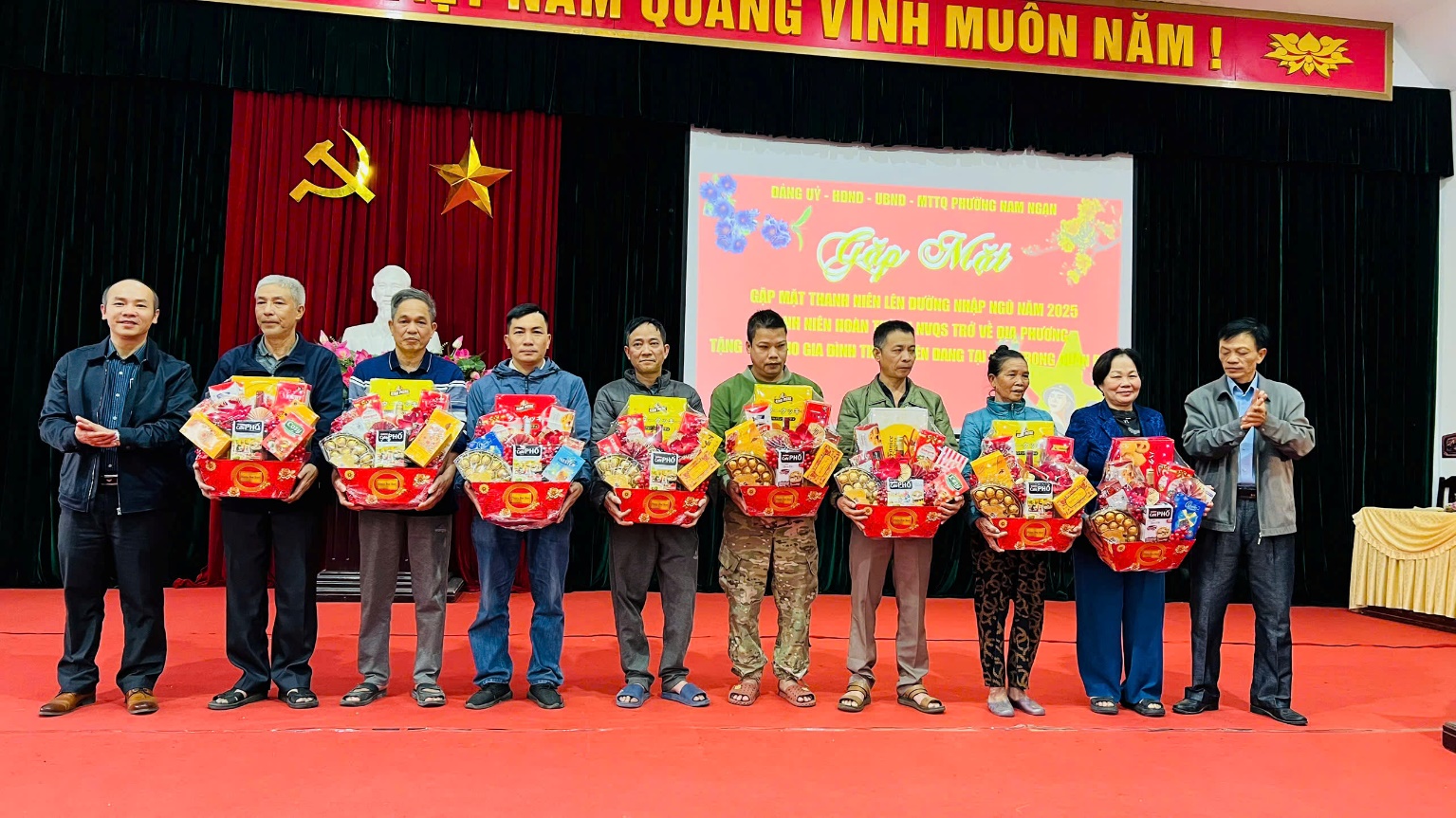 C:\BÀI ĐĂNG CỔNG THÔNG TIN ĐIỆN TỬ\GẶP MẶT QUÂN NĂM MỚI\4.jpg