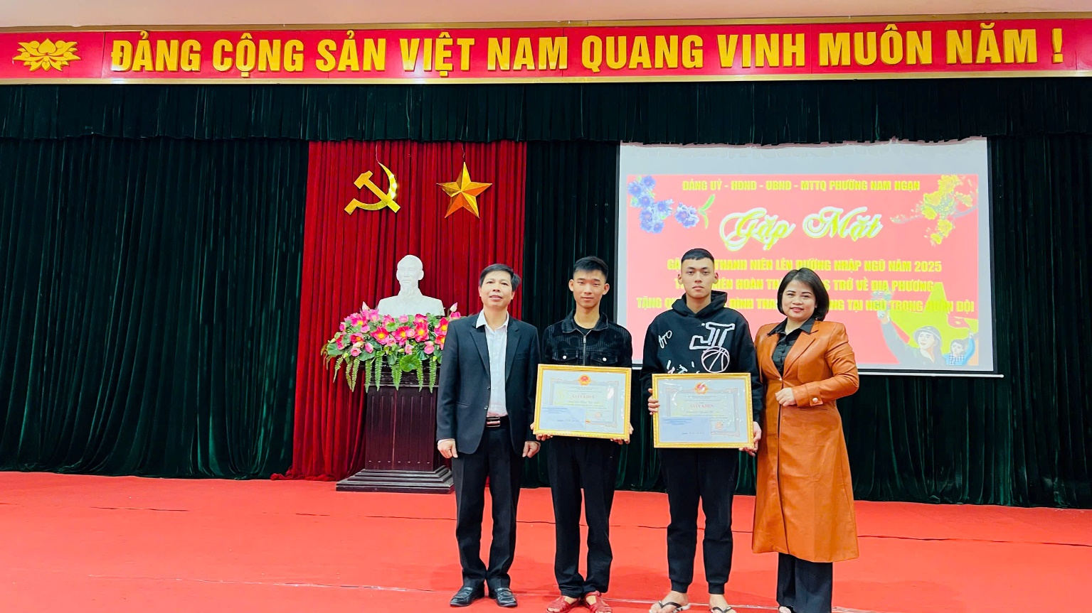 C:\BÀI ĐĂNG CỔNG THÔNG TIN ĐIỆN TỬ\GẶP MẶT QUÂN NĂM MỚI\2.jpg