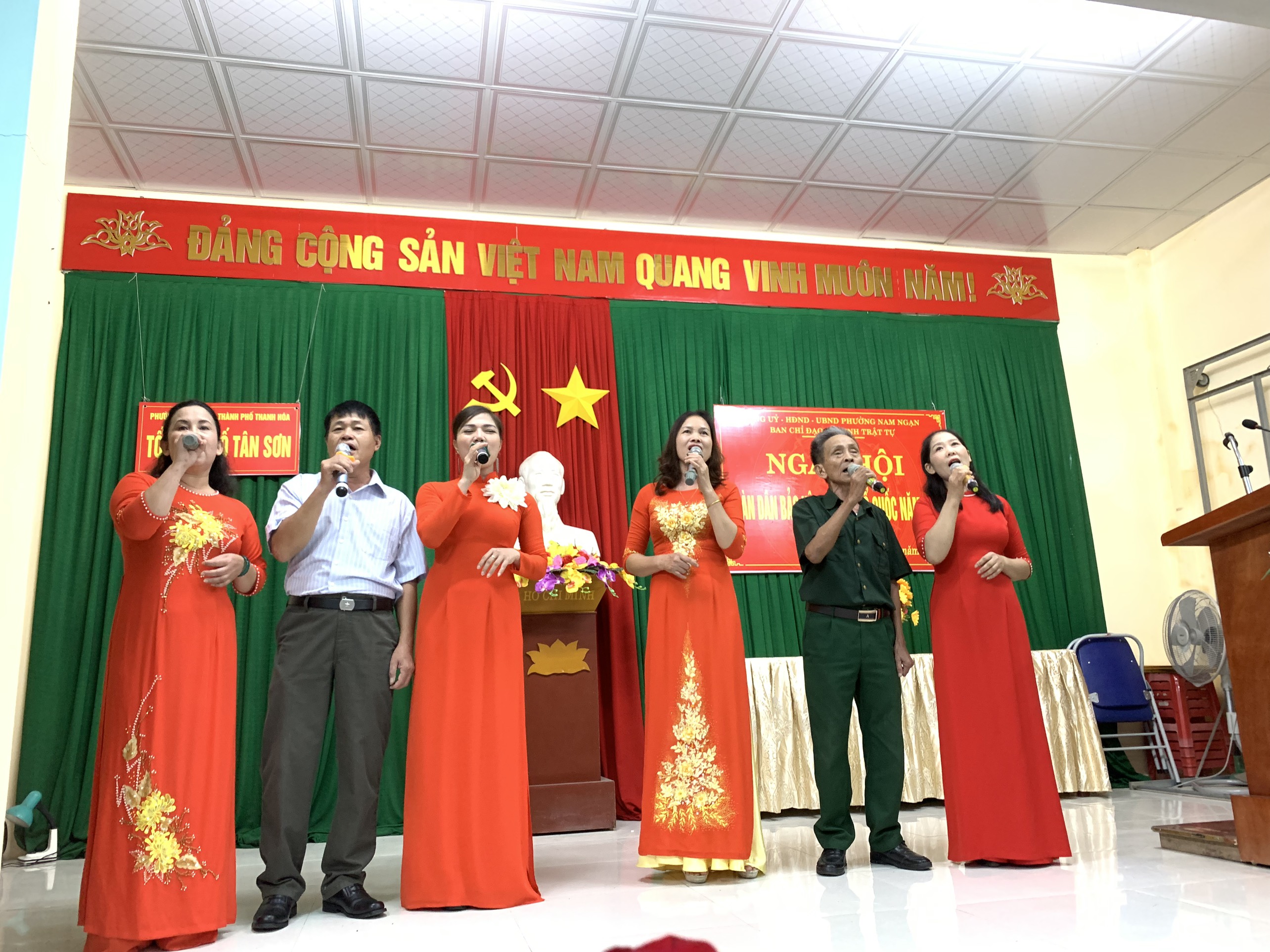 văn ghệ.jpg