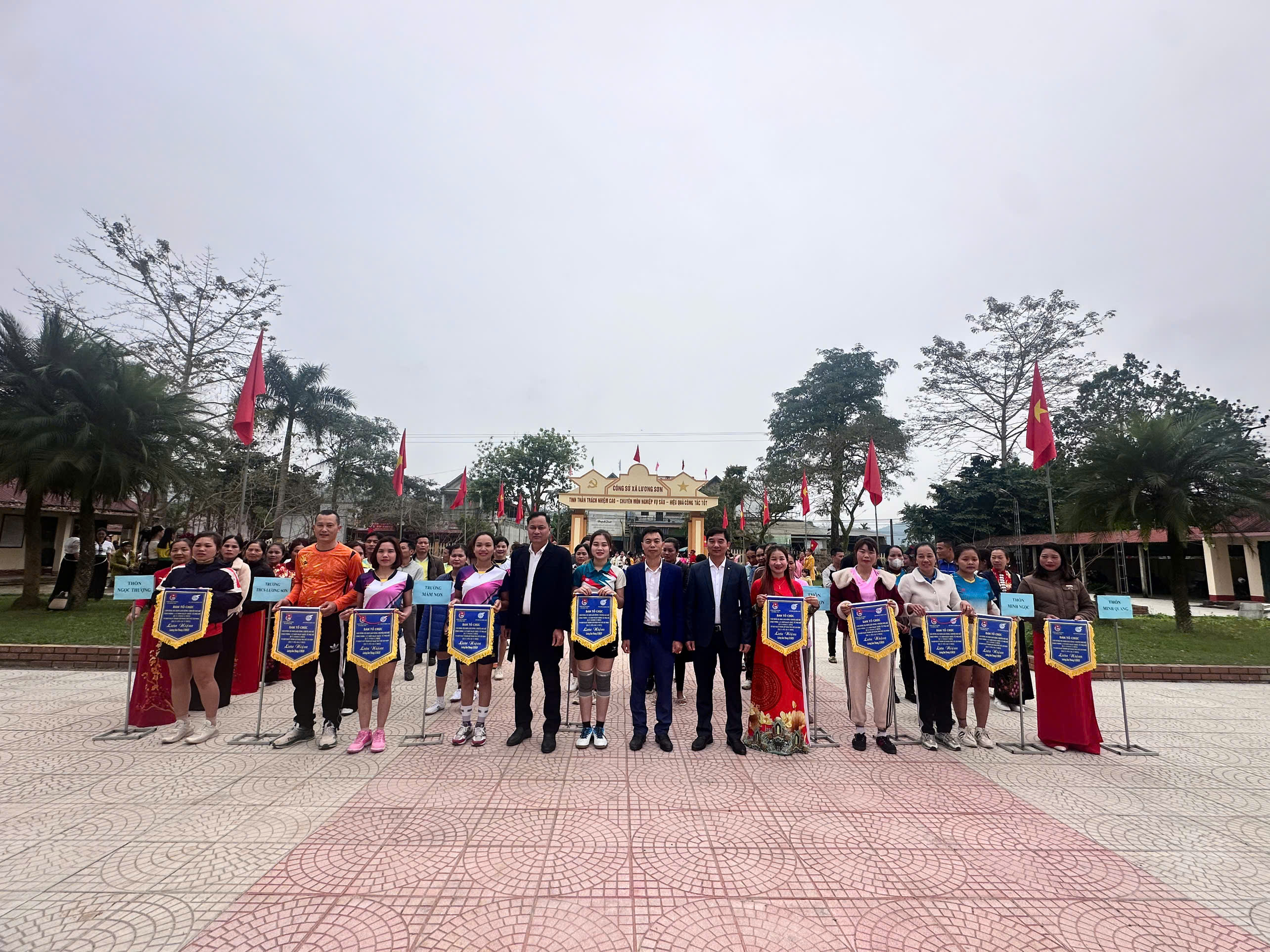 Khai mạc giải bóng đá nam, bóng chuyền hơi nữ chào mừng kỷ niệm kỷ niệm 115 năm ngày Quốc tế phụ nữ (8/3/1910-8/3/2025) và 1985 năm ngày khởi nghĩa hai bà trưng; 94 năm ngày thành lập Đoàn TNCS Hồ Chí Minh (26/3/1931-26/3/2025); 79 năm ngày thể thao Việt Nam (27/3/1946 - 27/3/2025).