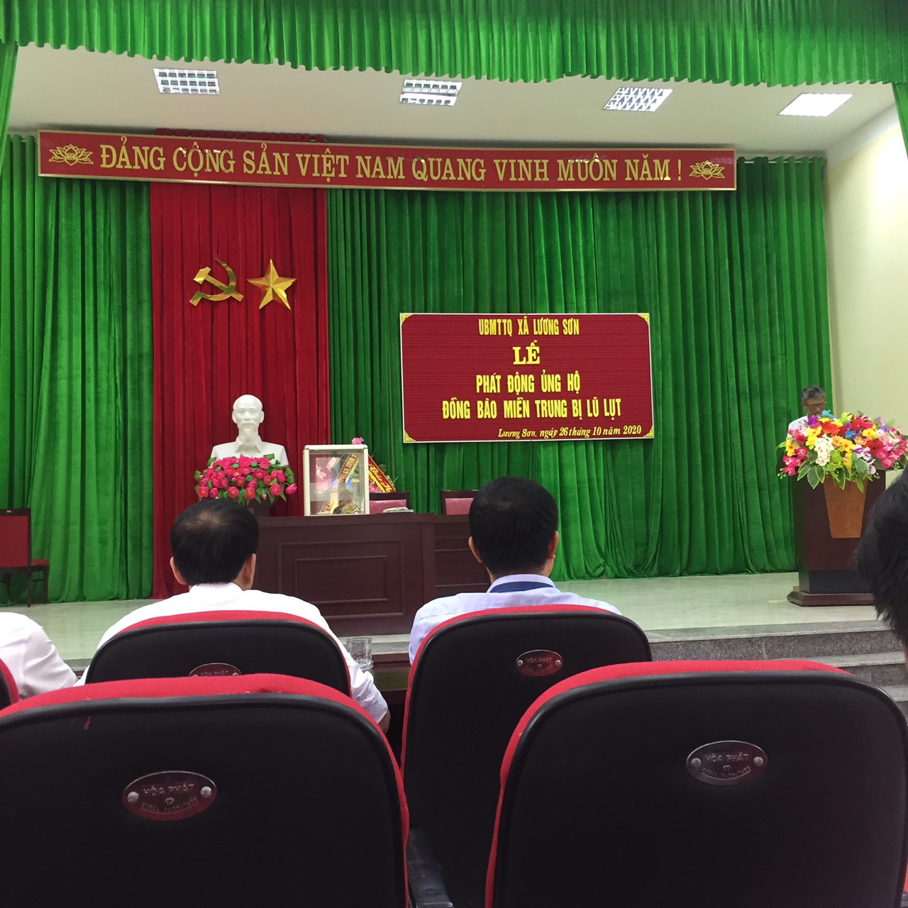 Ủng hộ lũ lụt 1.jpg