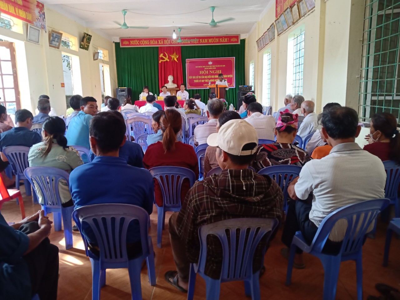 toàn HN tiếp xúc ĐB huyện.jpg