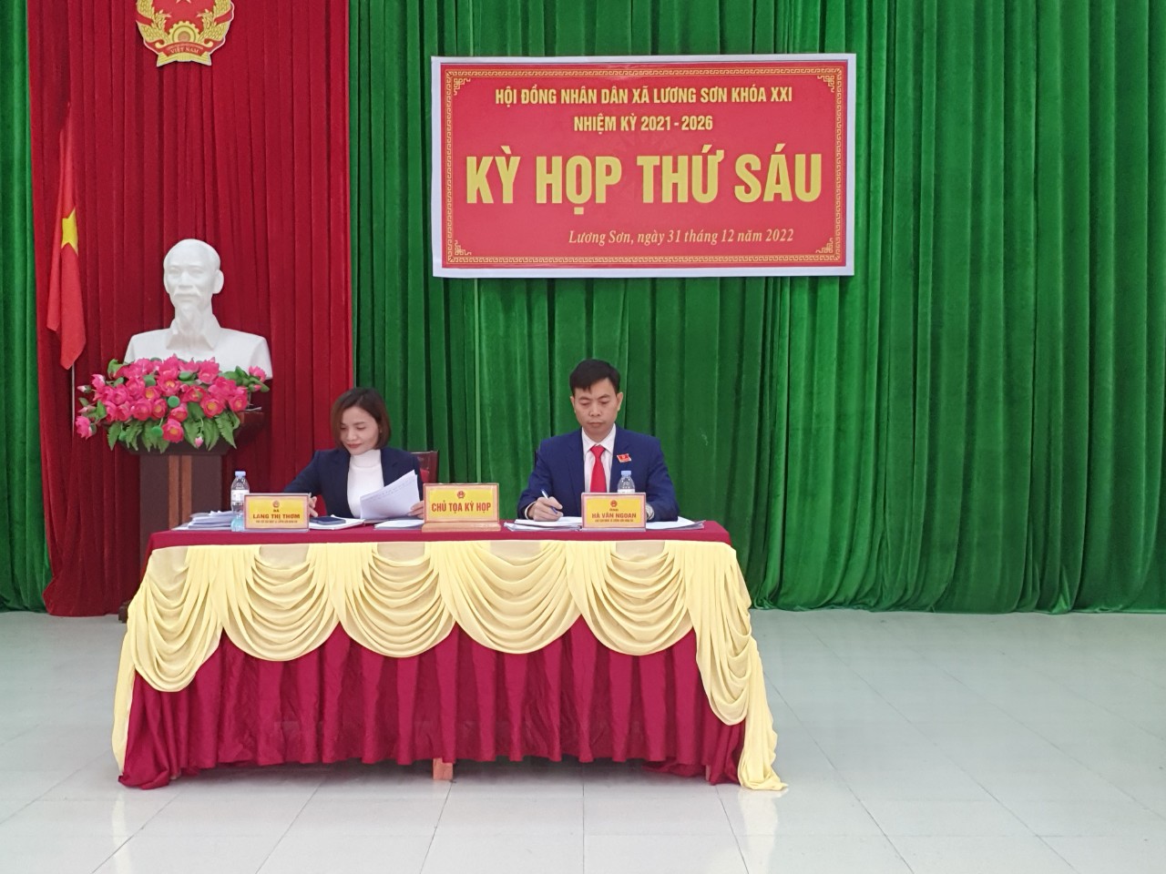cHỦ TỌA KỲ HỌP.jpg