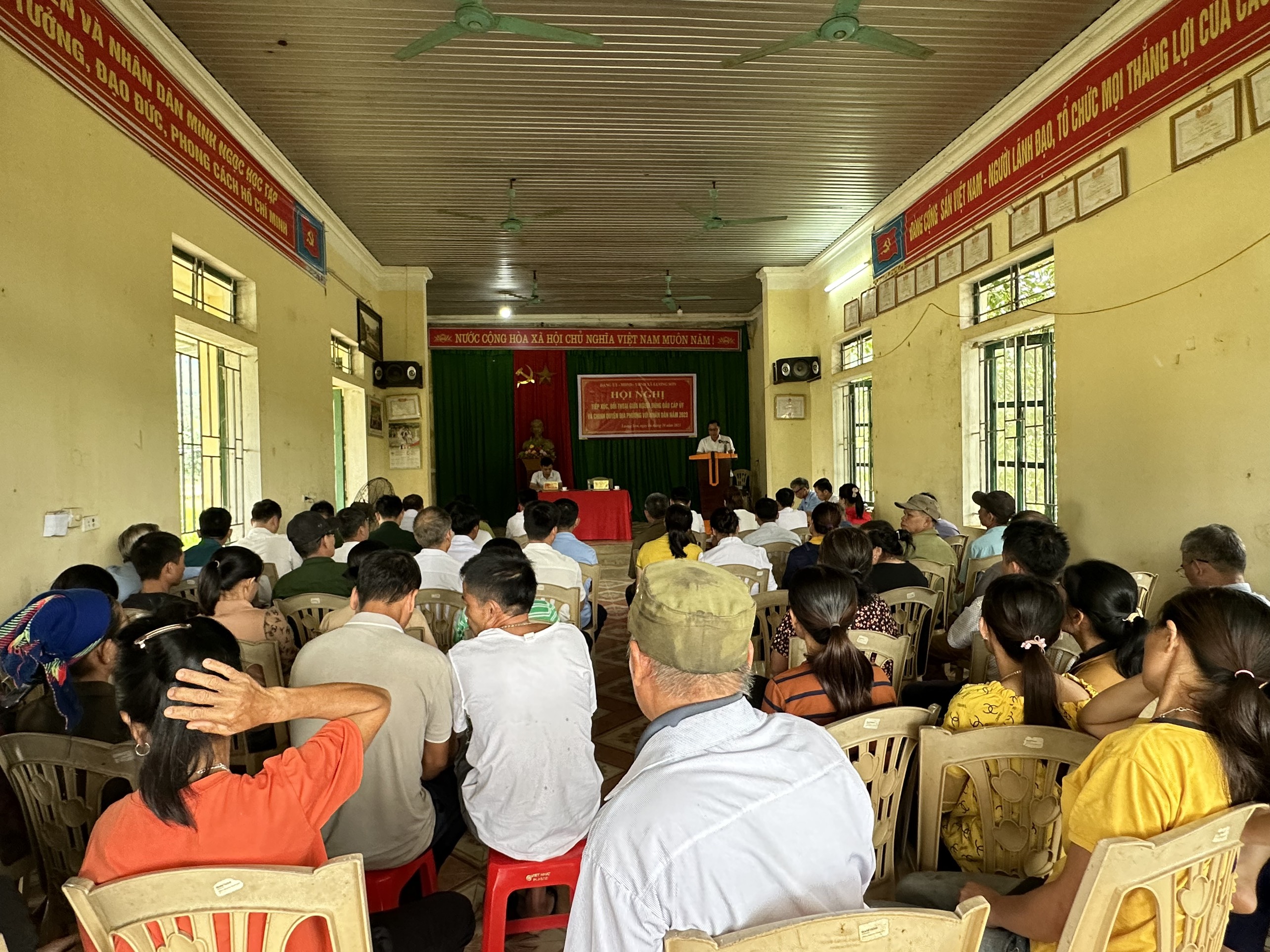 ĐỐI THOẠI GIỮ BÍ THƯ ĐẢNG ỦY, CHỦ TỊCH UBND XÃ VỚI NHÂN DÂN NĂM 2023.