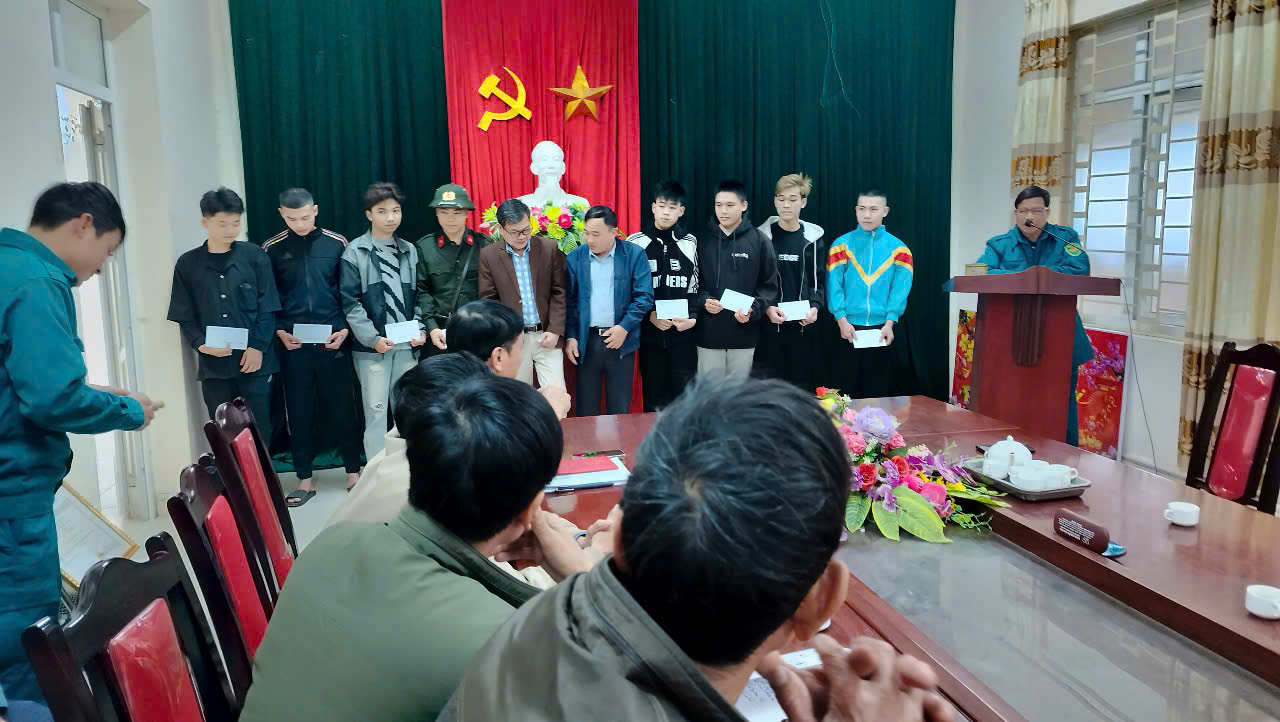 Xã Yên Hùng gặp mặt tiễn đưa thanh niên nhập ngũ năm 2025