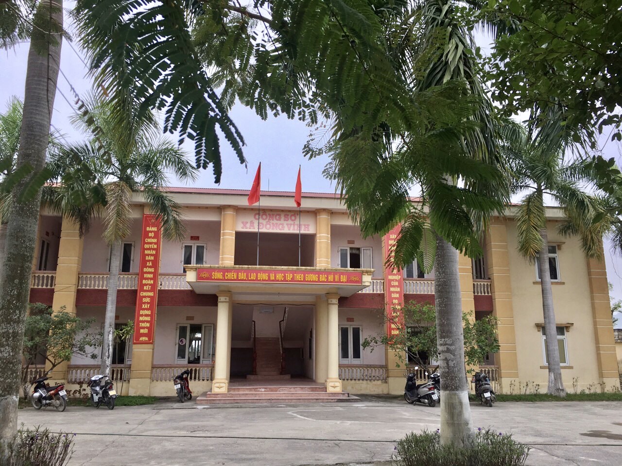ảnh công sở.JPG