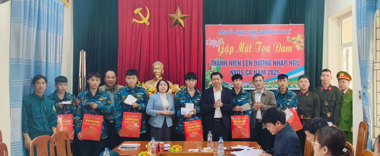 Dân Lý gặp mặt thanh niên lên đường nhập ngũ năm 2025