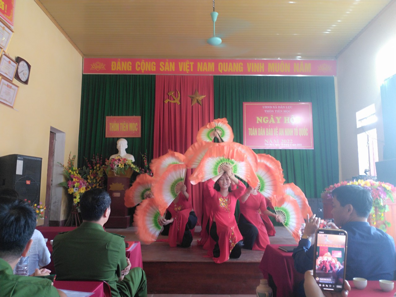 văn nghệ.jpg