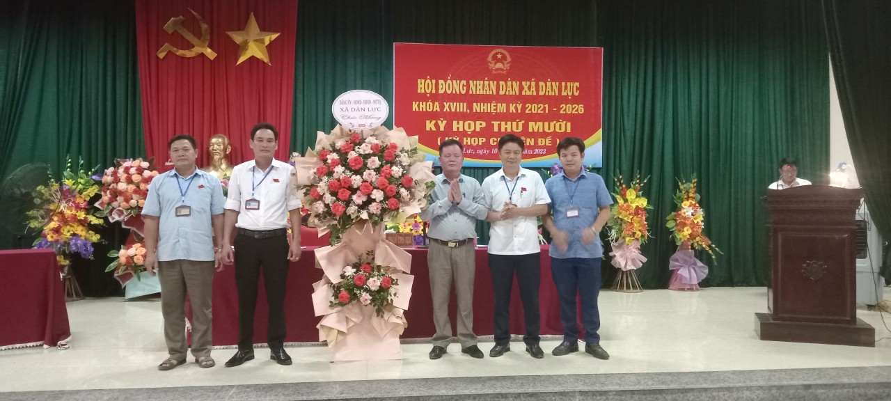 uỷ ban chúc mừng.jpg