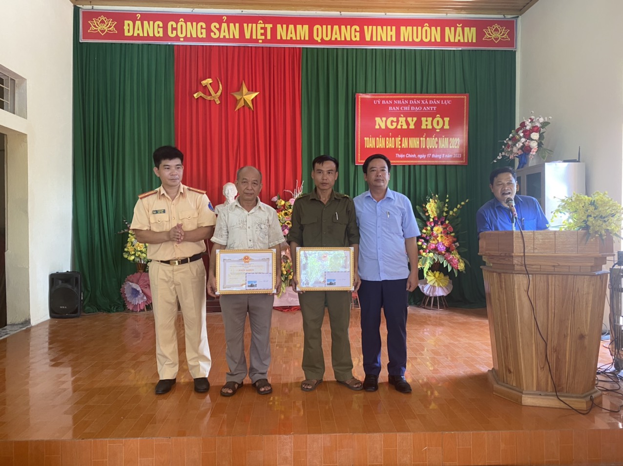 sơn sang.jpg