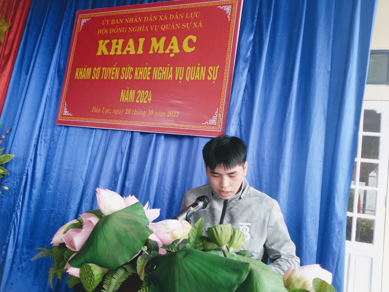 thanh niên.jpg