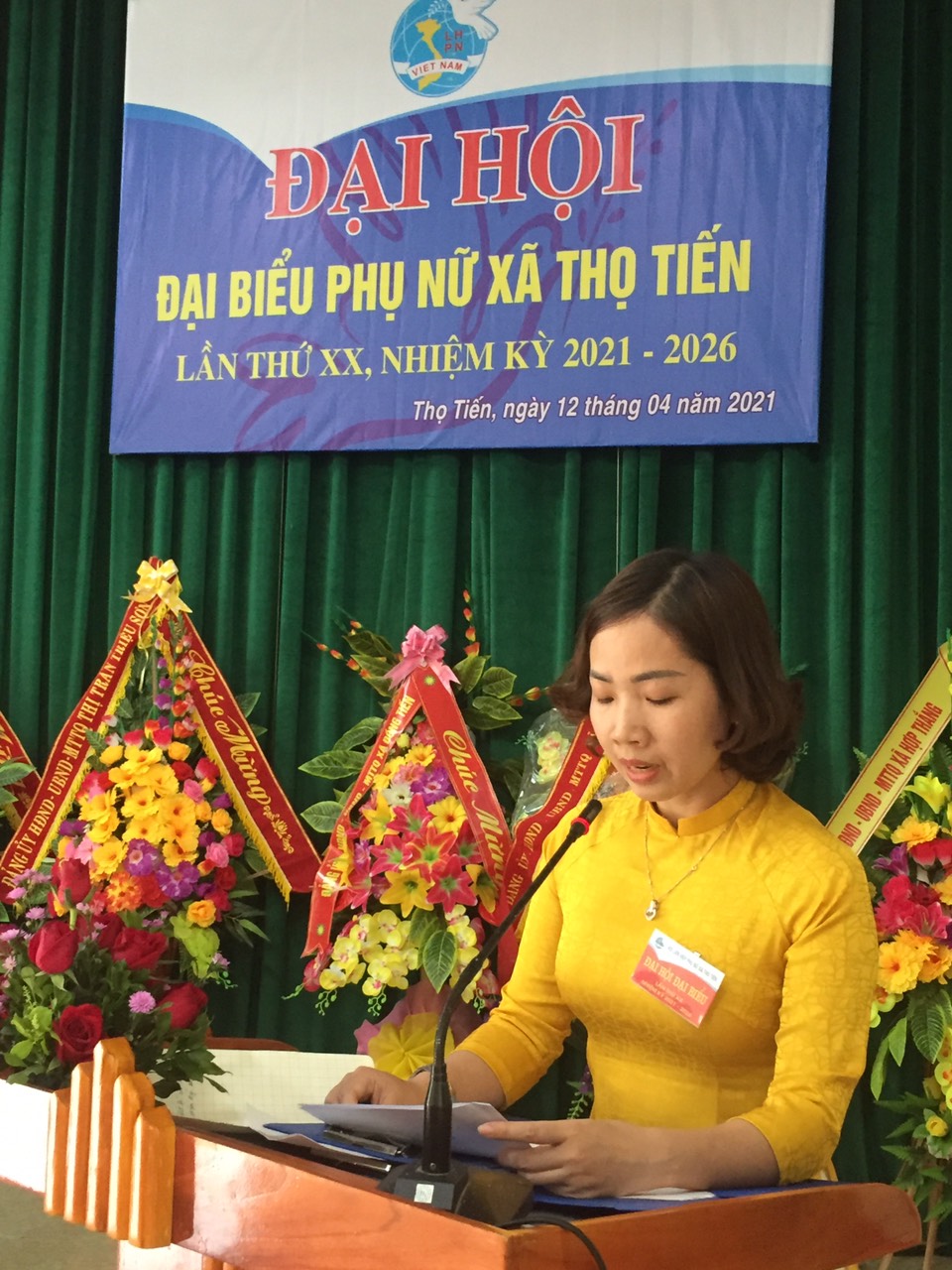 ảnh áo vàng.jpg
