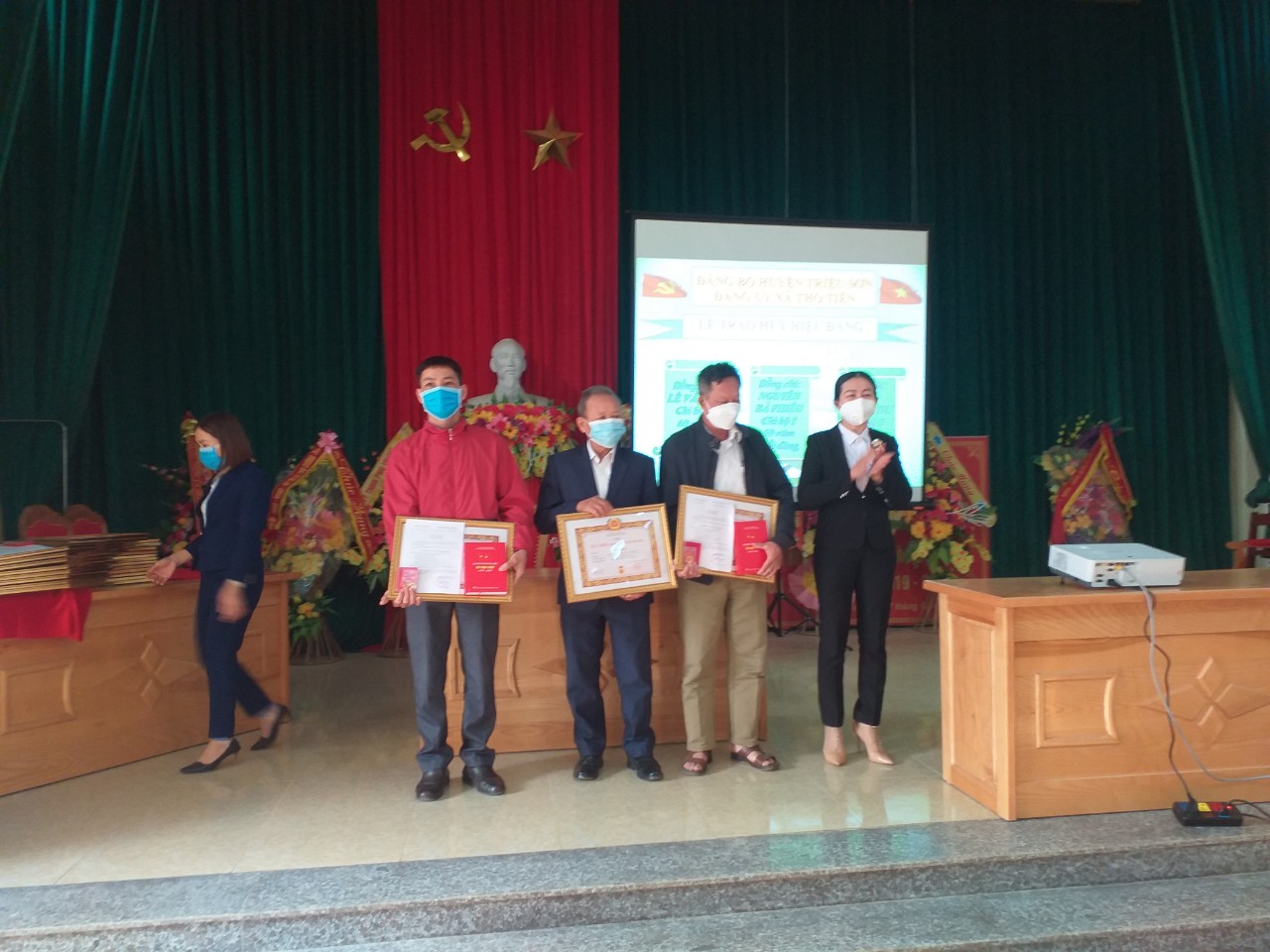 đảng bộ 4.jpg