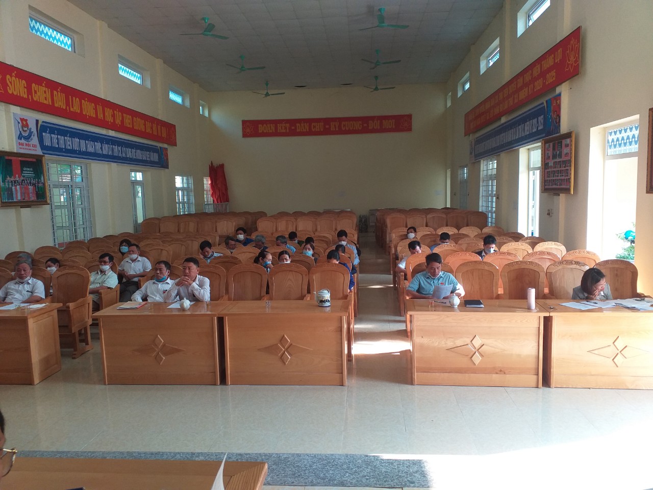 ảnh HĐND kỳ 4 4.jpg