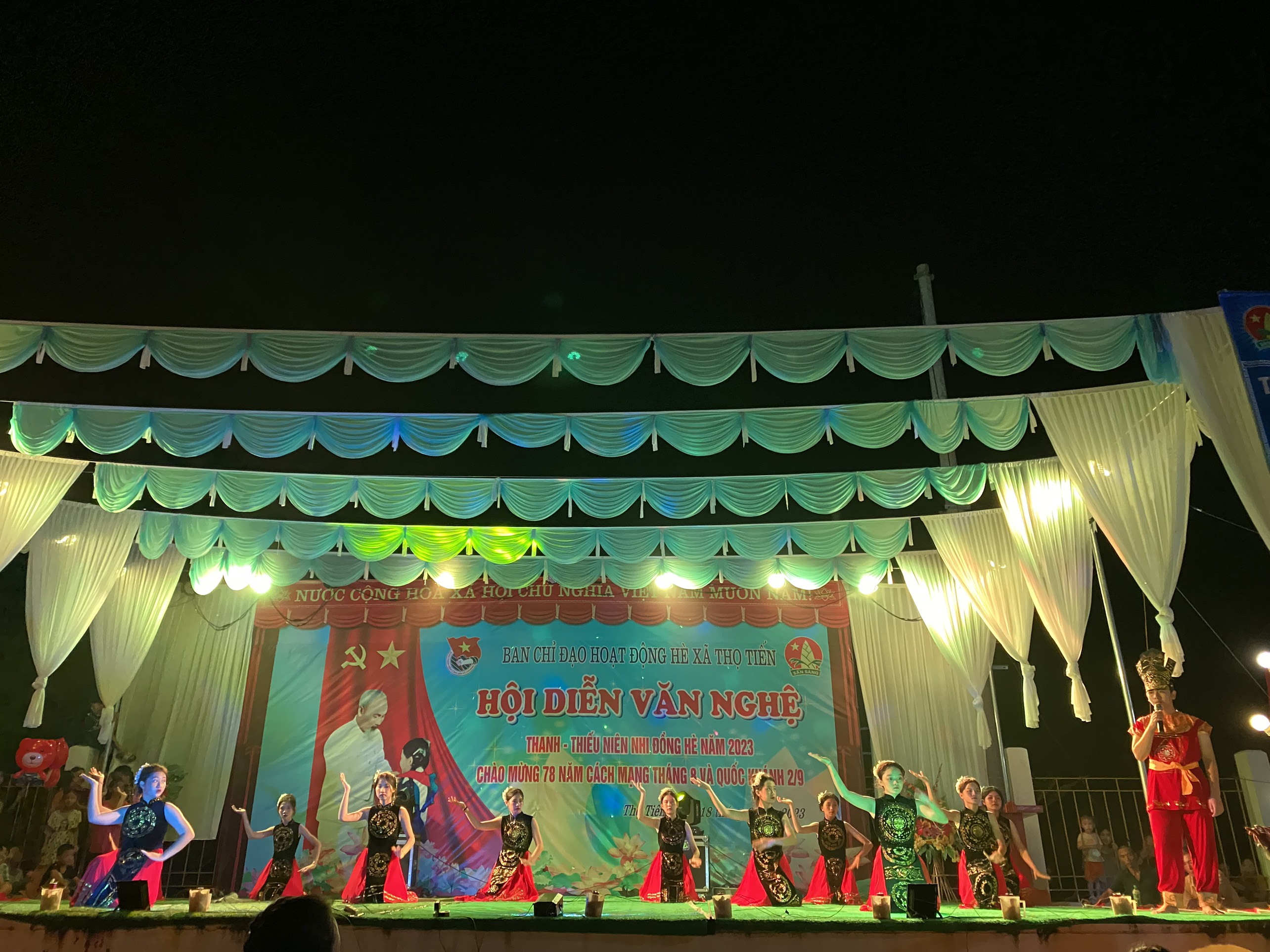 văn nghệ 7.jpg