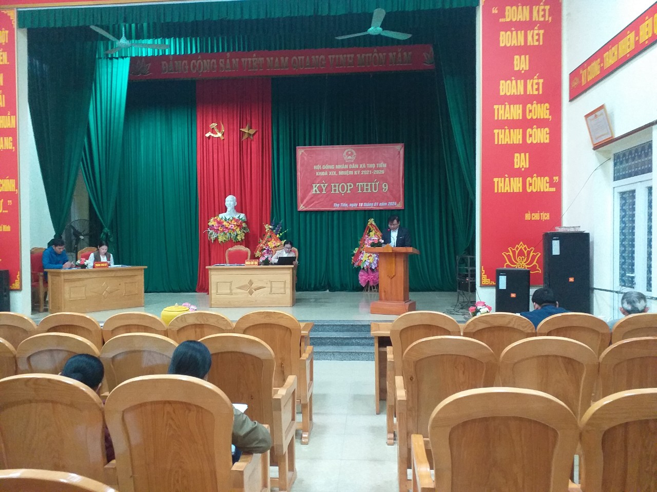 hội đồng 2.jpg