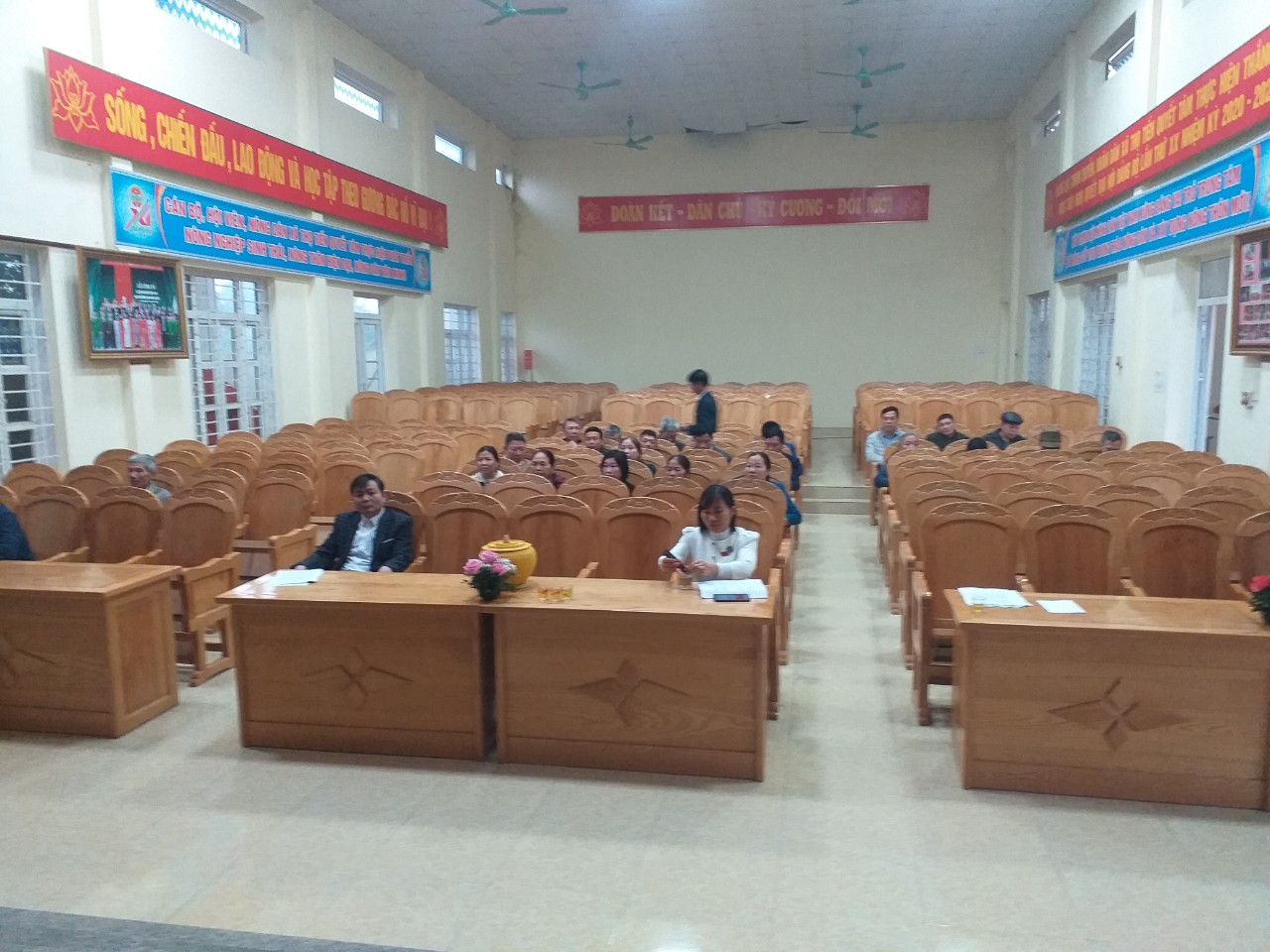 hội đồng 3.jpg
