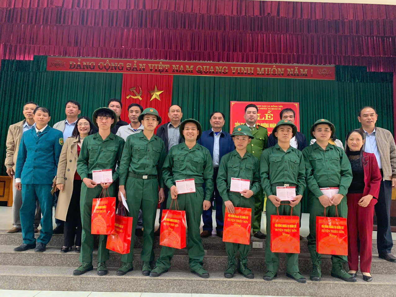 D:\ẢNH XÃ\QUÂN SỰ\TIỄN TN LÊN ĐƯỜNG NN\2025\z6310609675470_33dc38e3e01bf699f8d28e1d9805c49f.jpg