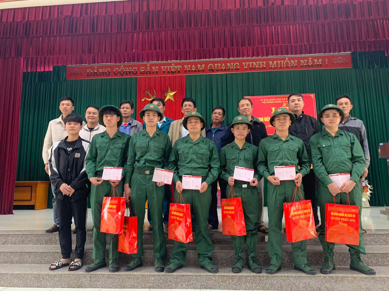 D:\ẢNH XÃ\QUÂN SỰ\TIỄN TN LÊN ĐƯỜNG NN\2025\z6310609636657_78935382fdaab5040d99e4239a886cdd.jpg