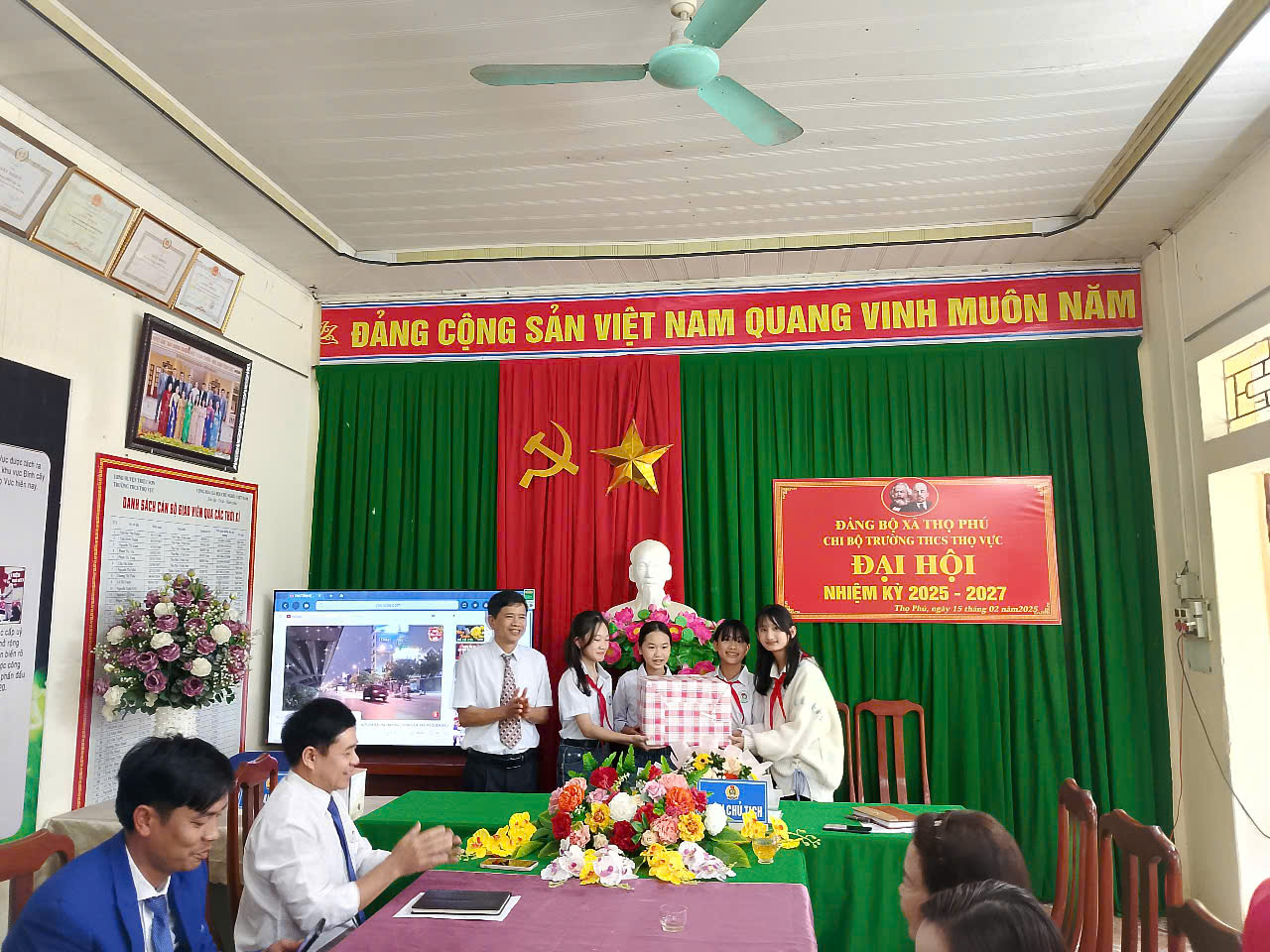 Anh-tin-bai