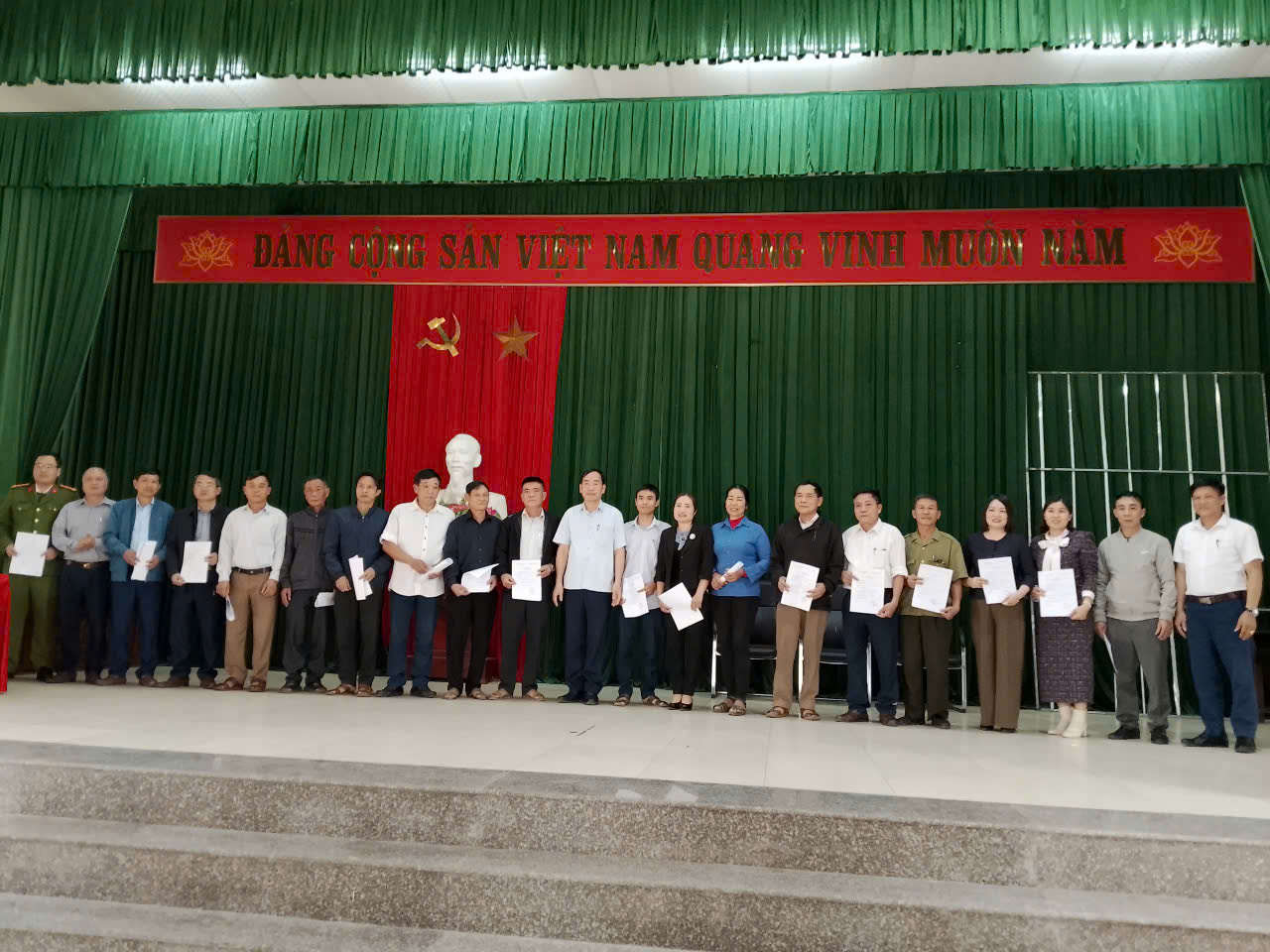 Anh-tin-bai