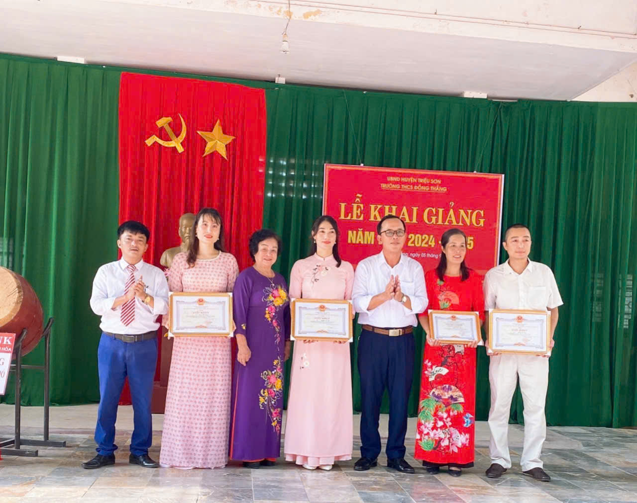 Anh-tin-bai