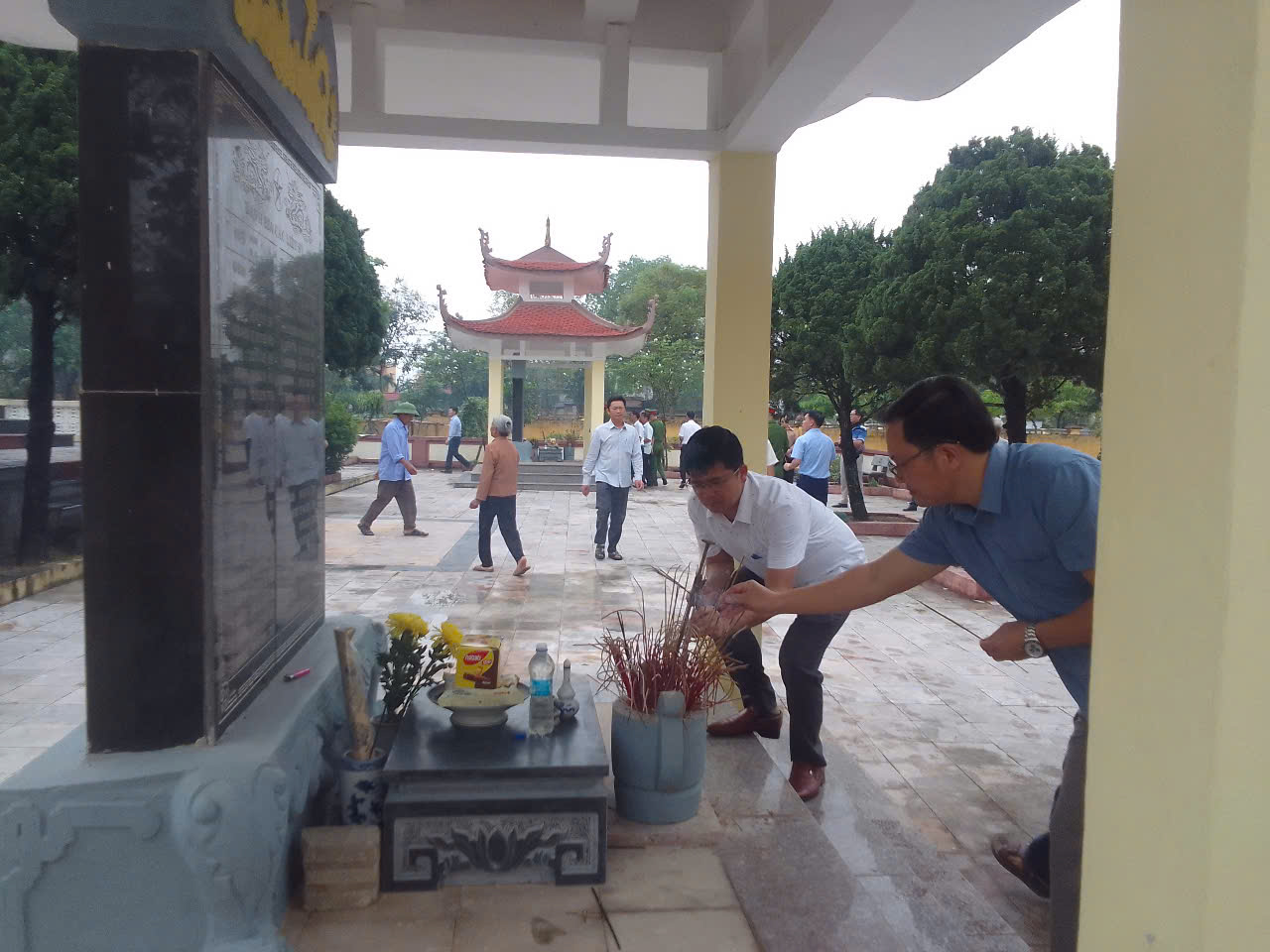 Anh-tin-bai