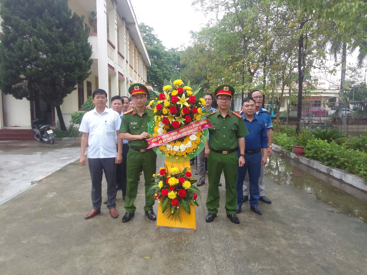 Anh-tin-bai
