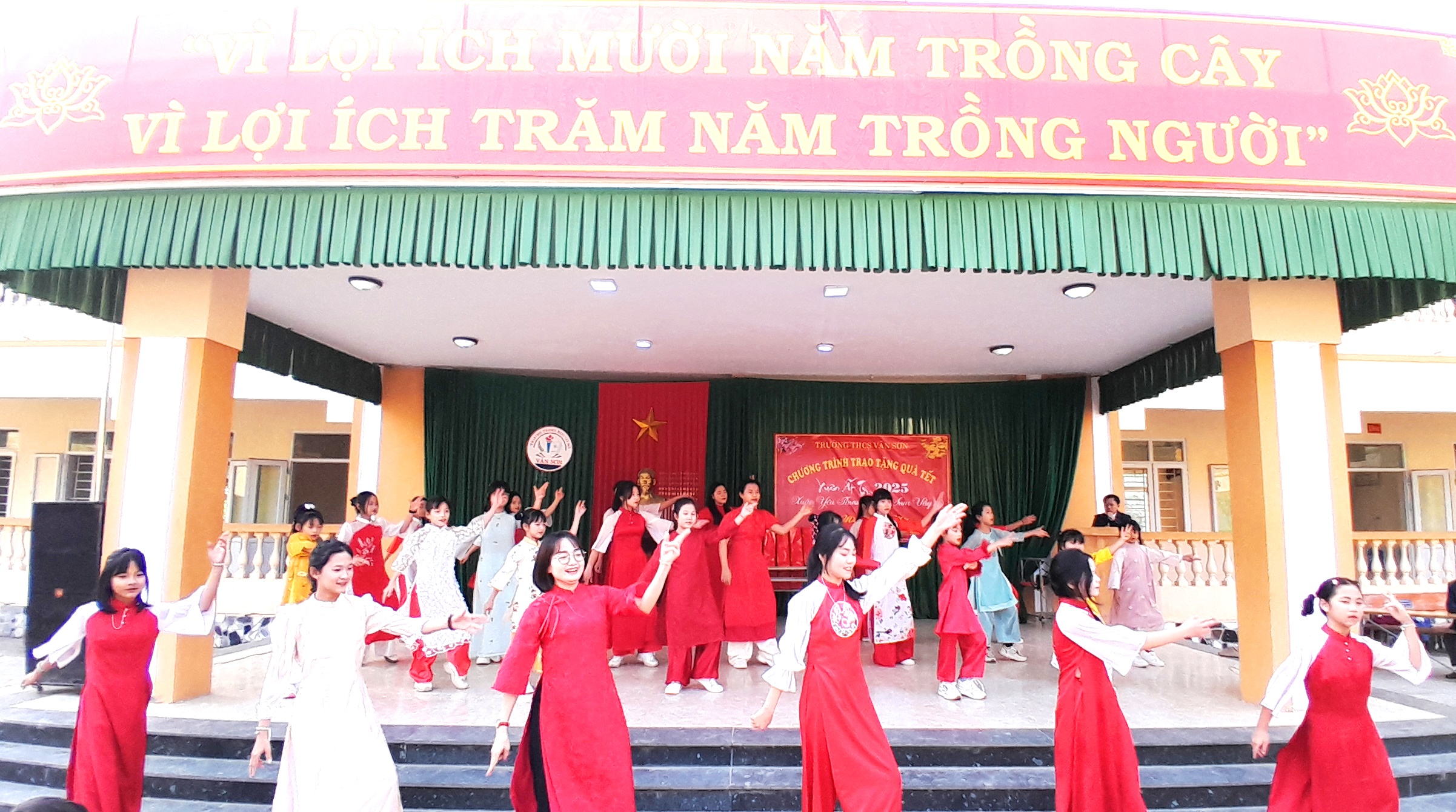 Anh-tin-bai