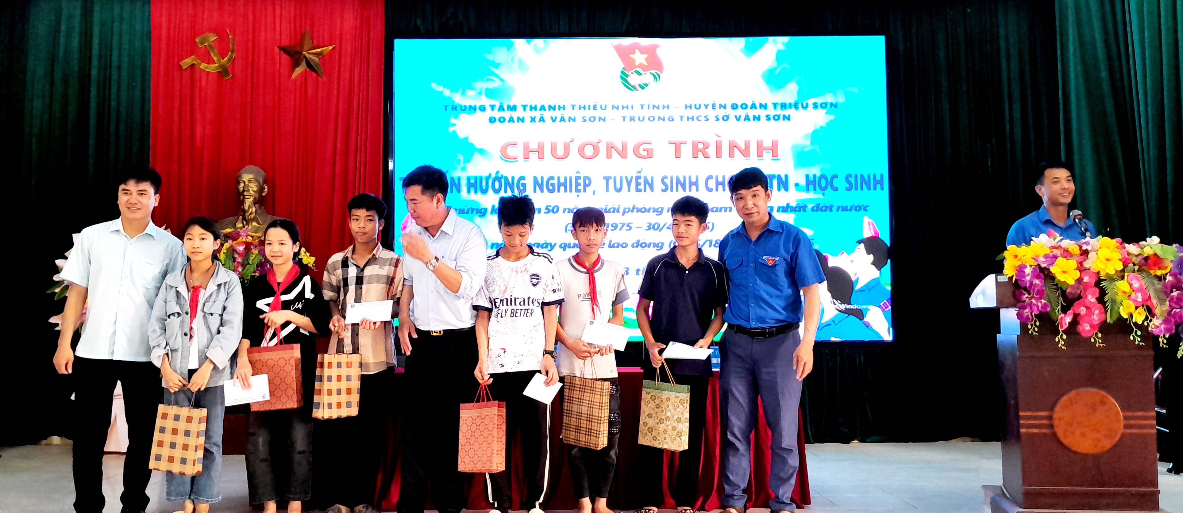 Anh-tin-bai