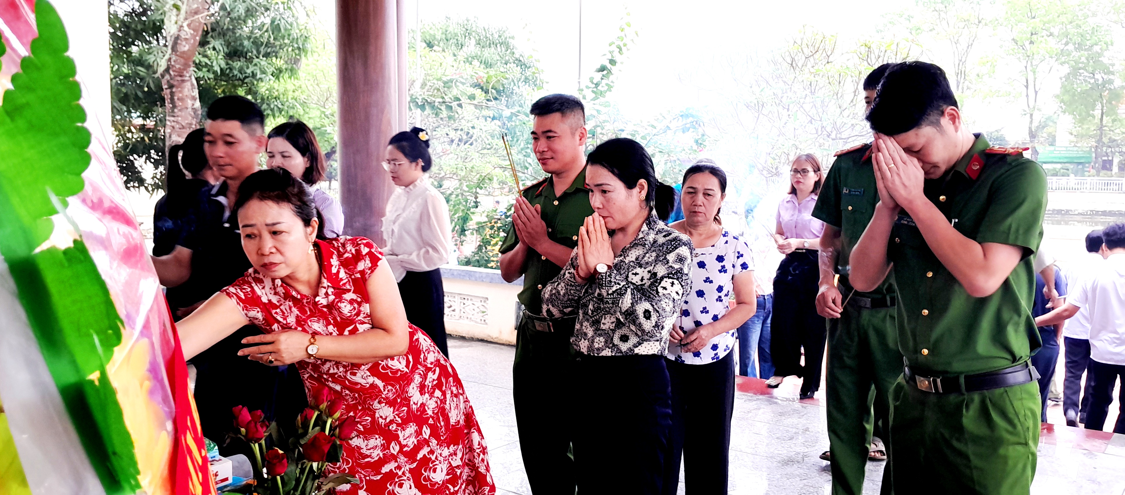 Anh-tin-bai