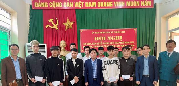 A group of people standing in front of a red and green curtain

Description automatically generated