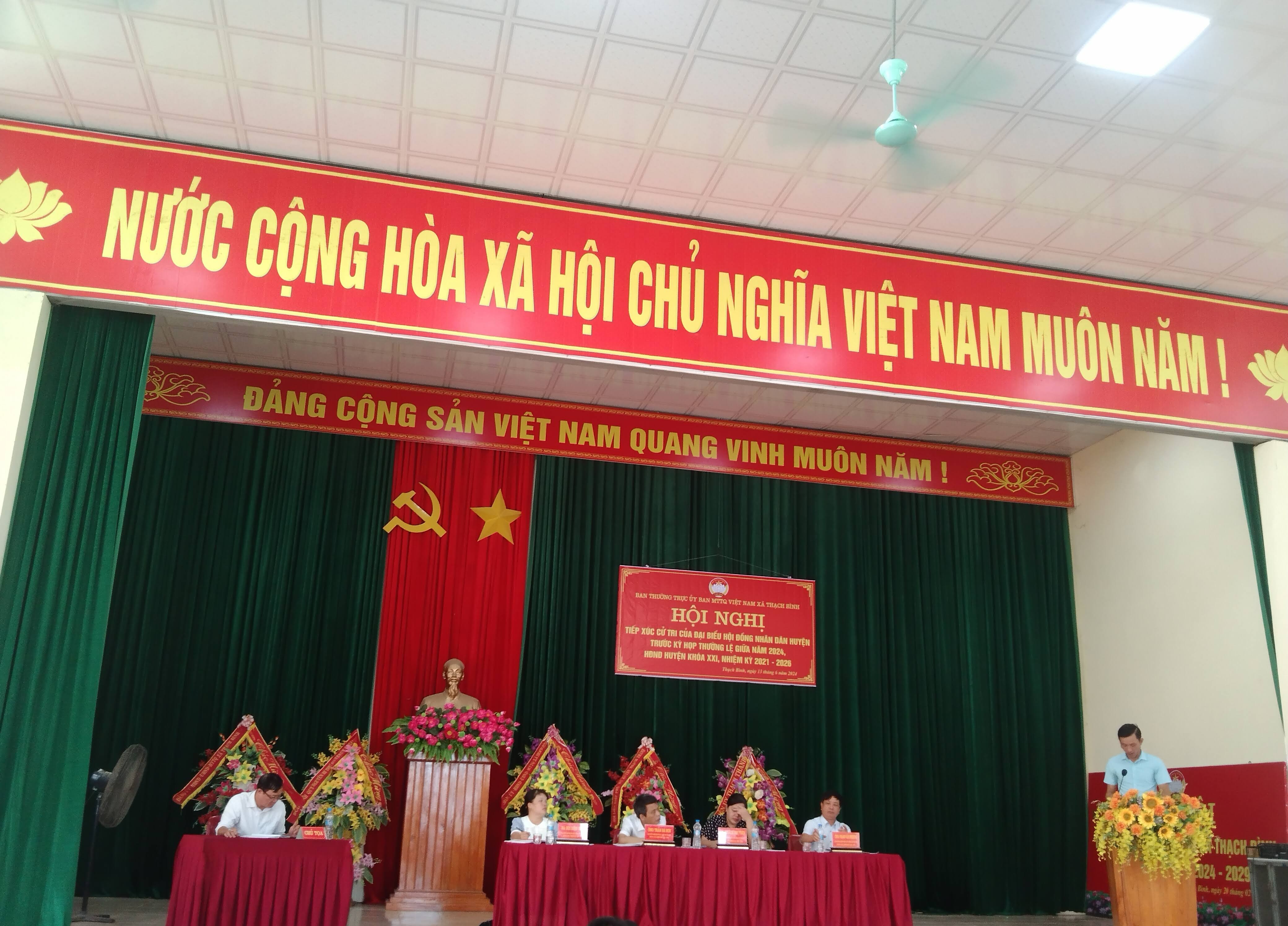 Đại biểu ái.jpg