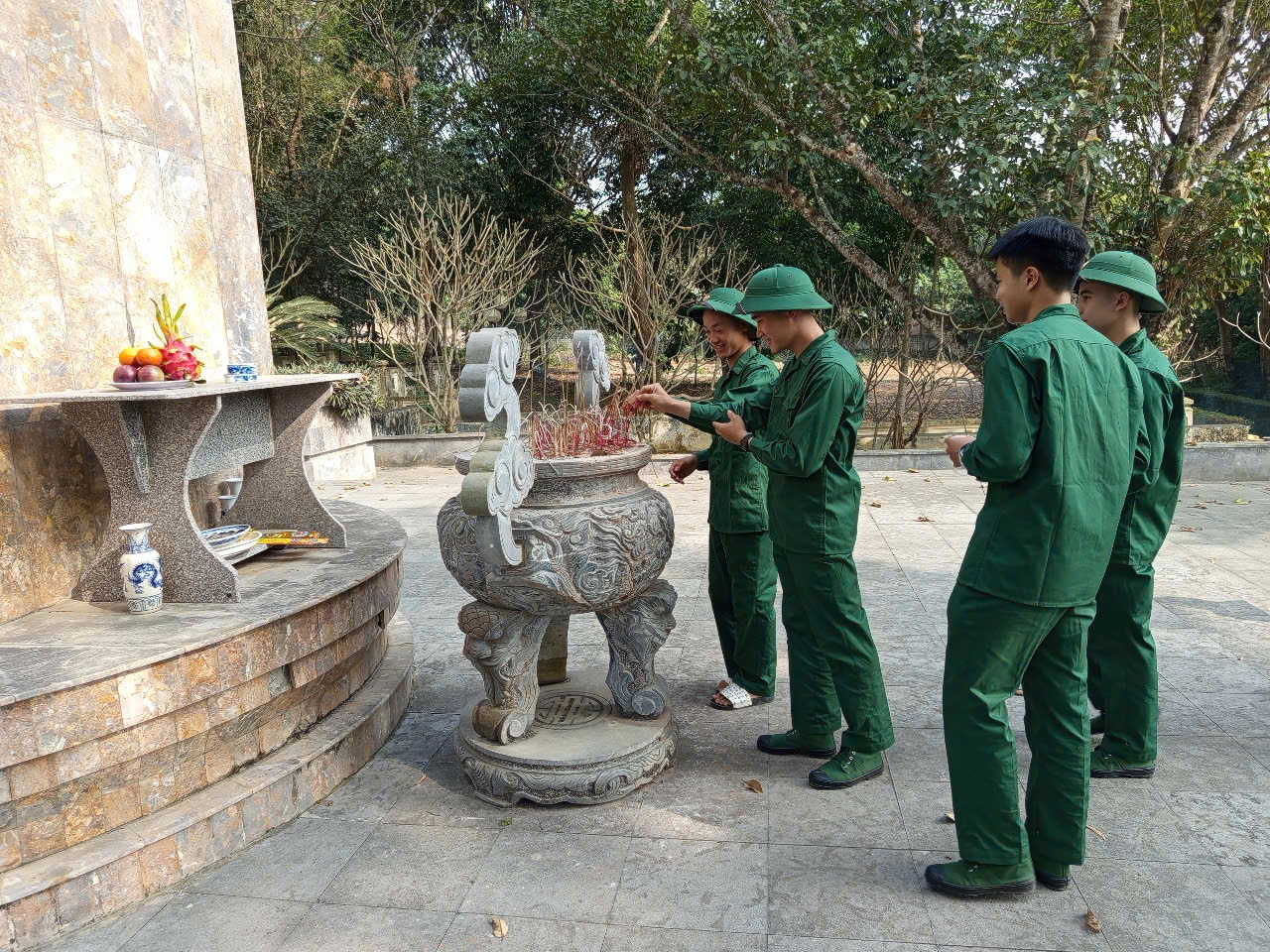 Anh-tin-bai