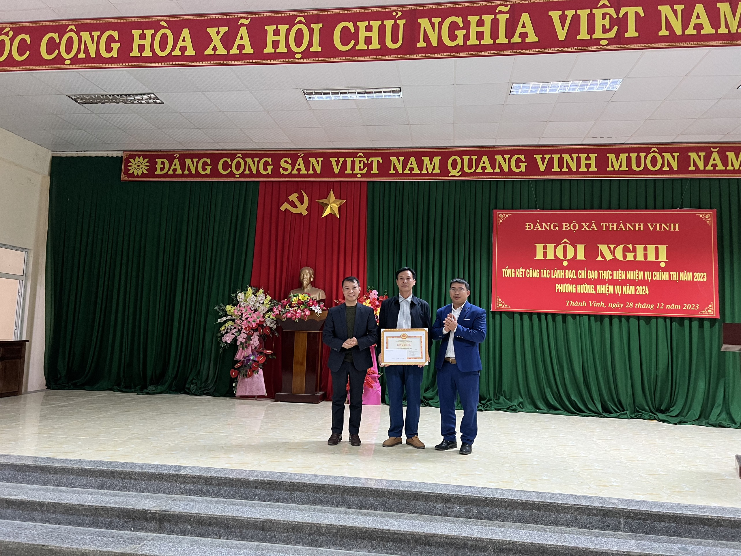 khen thưởng đảng 2023.jpg