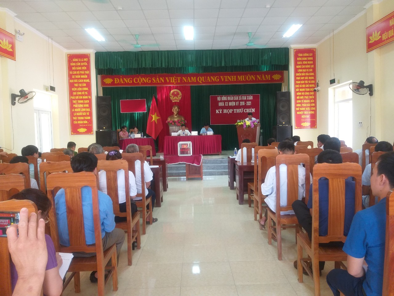 Kỳ họp thứ 9, Hội đồng nhân dân xã Vạn Xuân khóa XXI, nhiệm kỳ 2016-2021