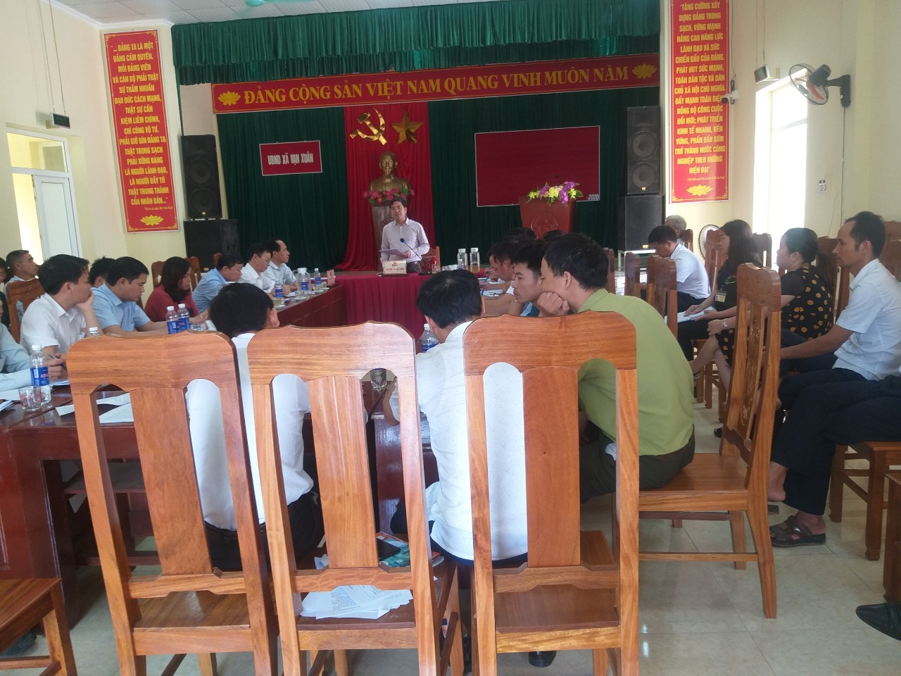 Chủ tịch UBND huyện và Đoàn công tác đến thăm và làm việc tại xã vạn Xuân