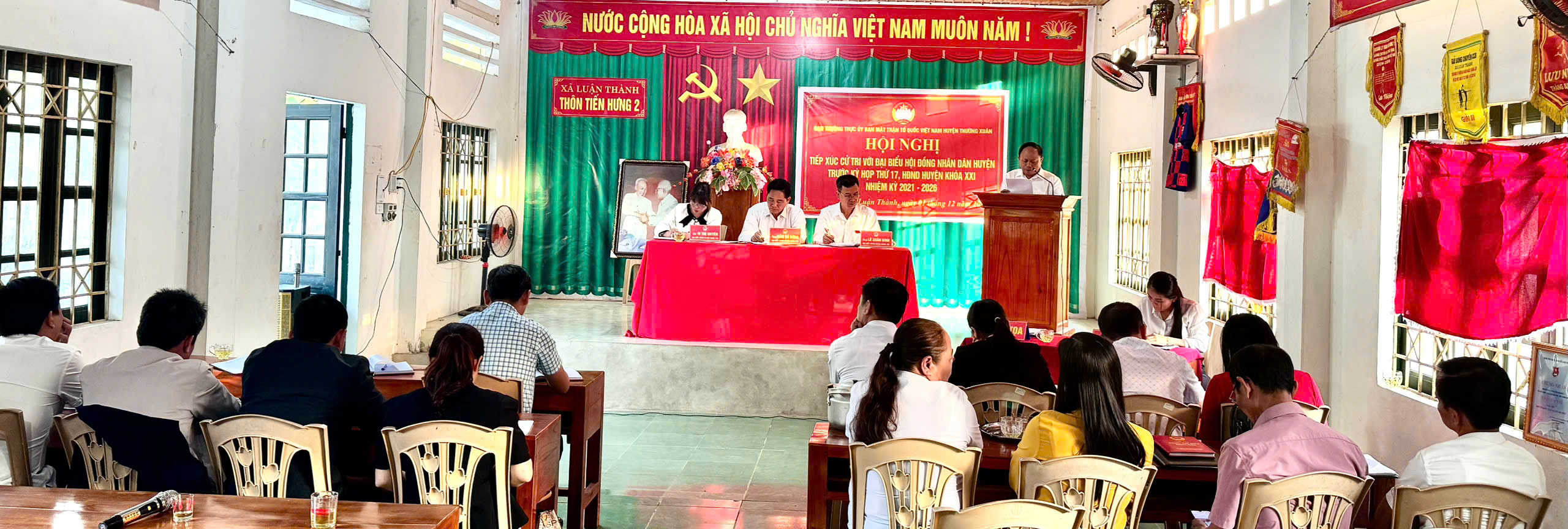 HỘI NGHỊ TIẾP XÚC CỬ TRI.