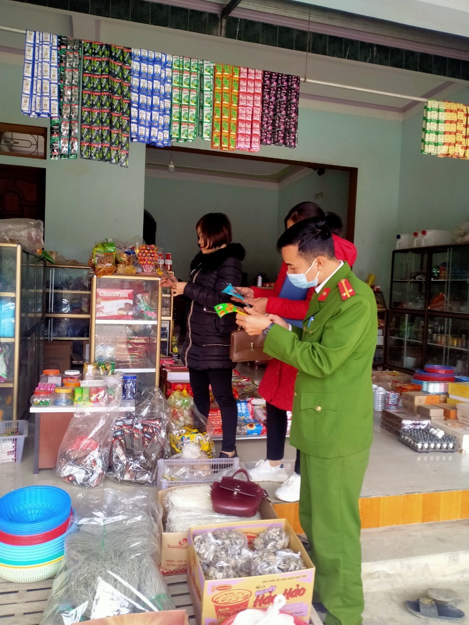 Thực hiện kiểm tra an toàn thực phẩm dịp Tết Nguyên Đán Quý Mão năm 2023.