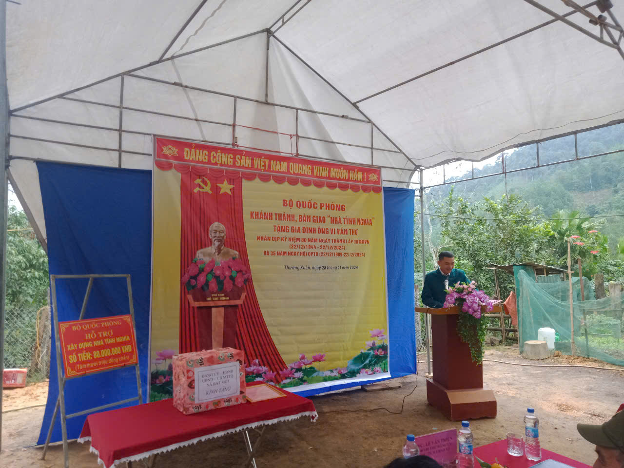 Ban chỉ huy quân sự Huyện Thường Xuân bàn giao nhà tình nghĩa tặng gia đình Ông Vi Văn Thơ Thôn Cạn xã Bát Mọt.