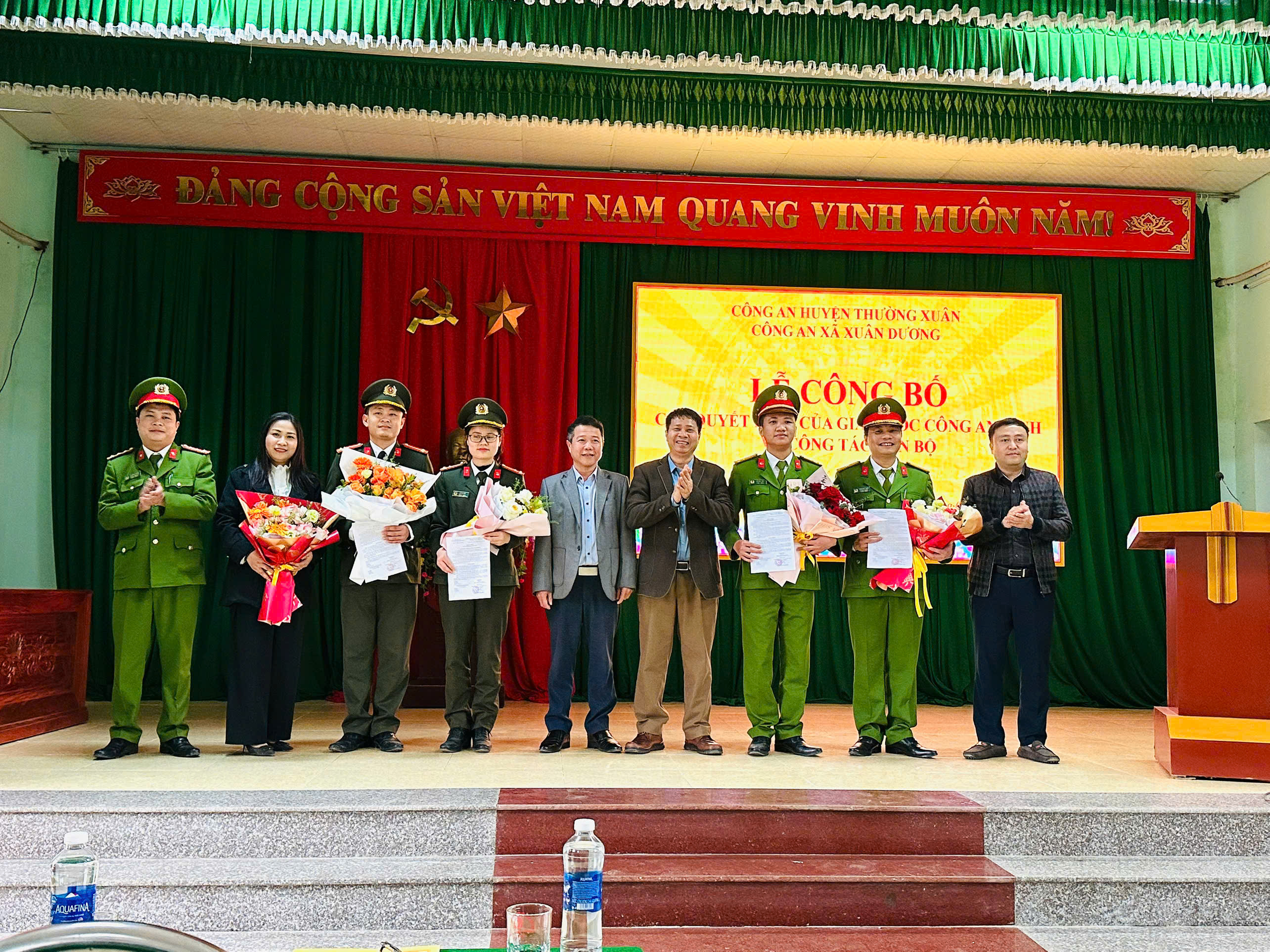 XUÂN DƯƠNG: LỄ CÔNG BỐ CÁC QUYẾT ĐỊNH CỦA GIÁM ĐỐC CÔNG AN TỈNH VỀ CÔNG TÁC CÁN BỘ