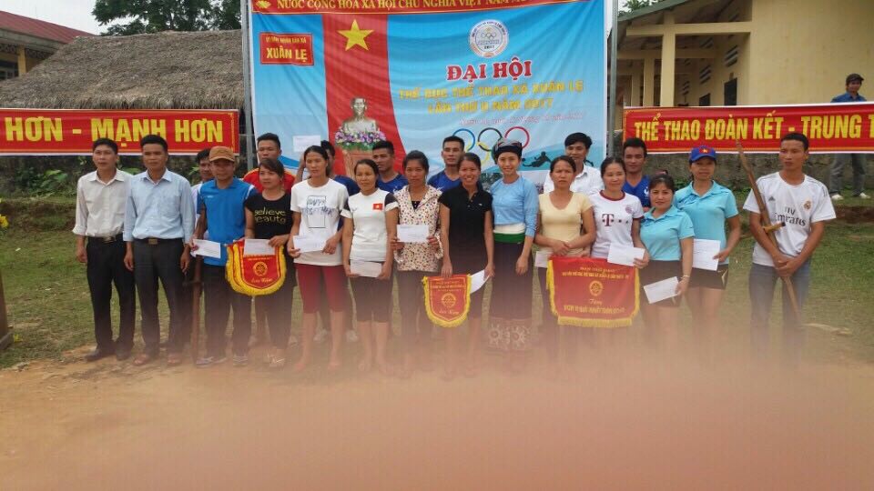 trao giải.jpg