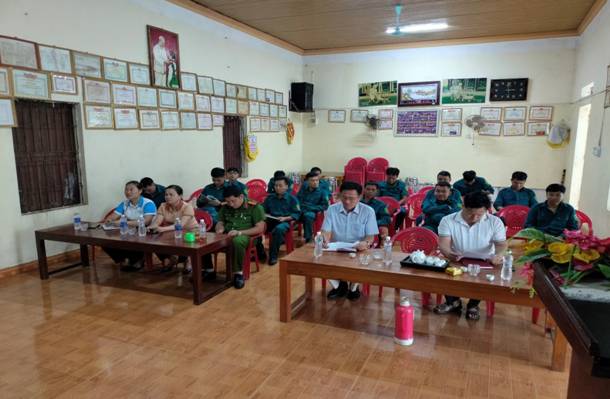 A group of people sitting at tables in a room

Description automatically generated